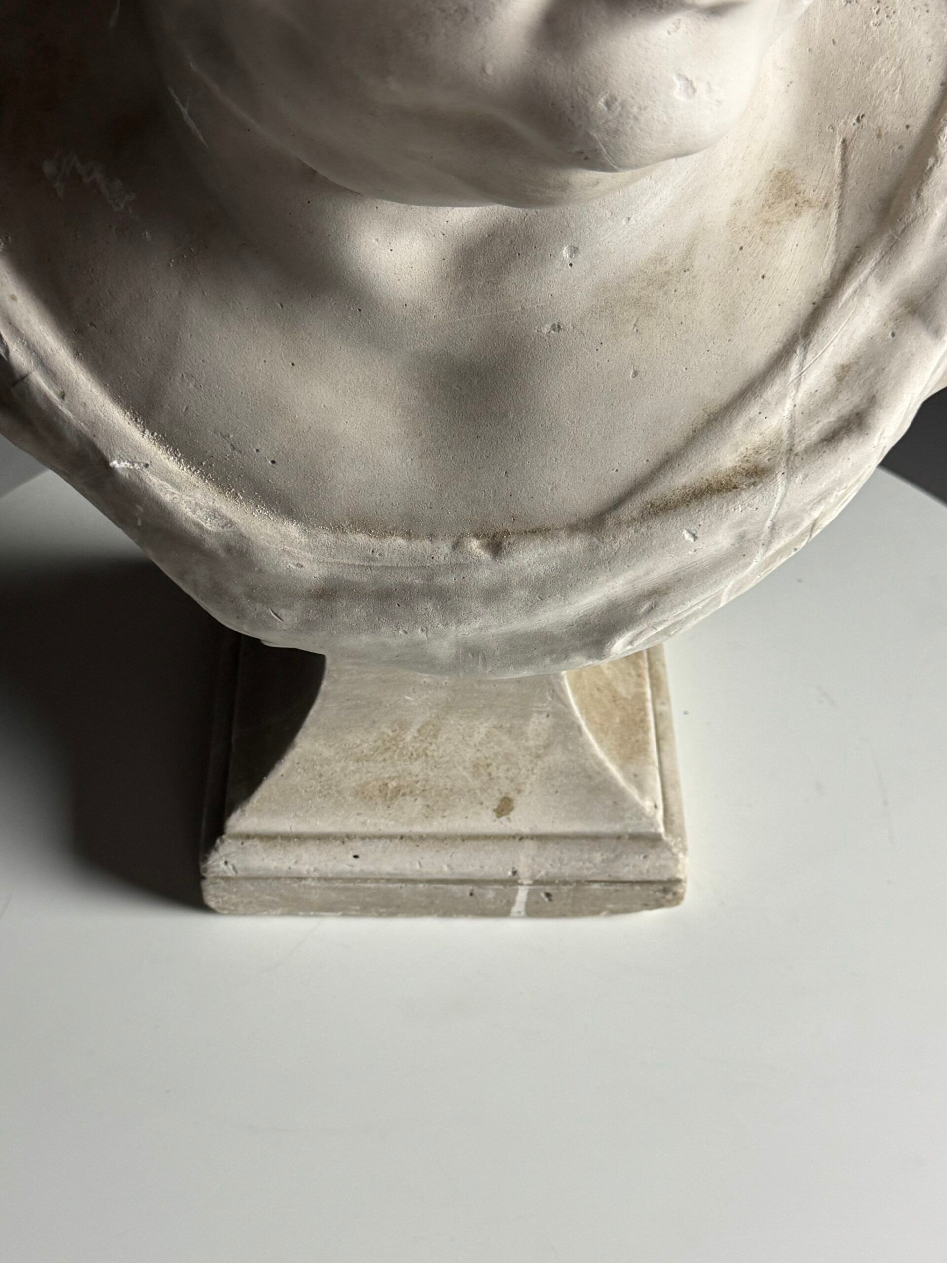 Buste de Vitellius en plâtre romain, 20e siècle.