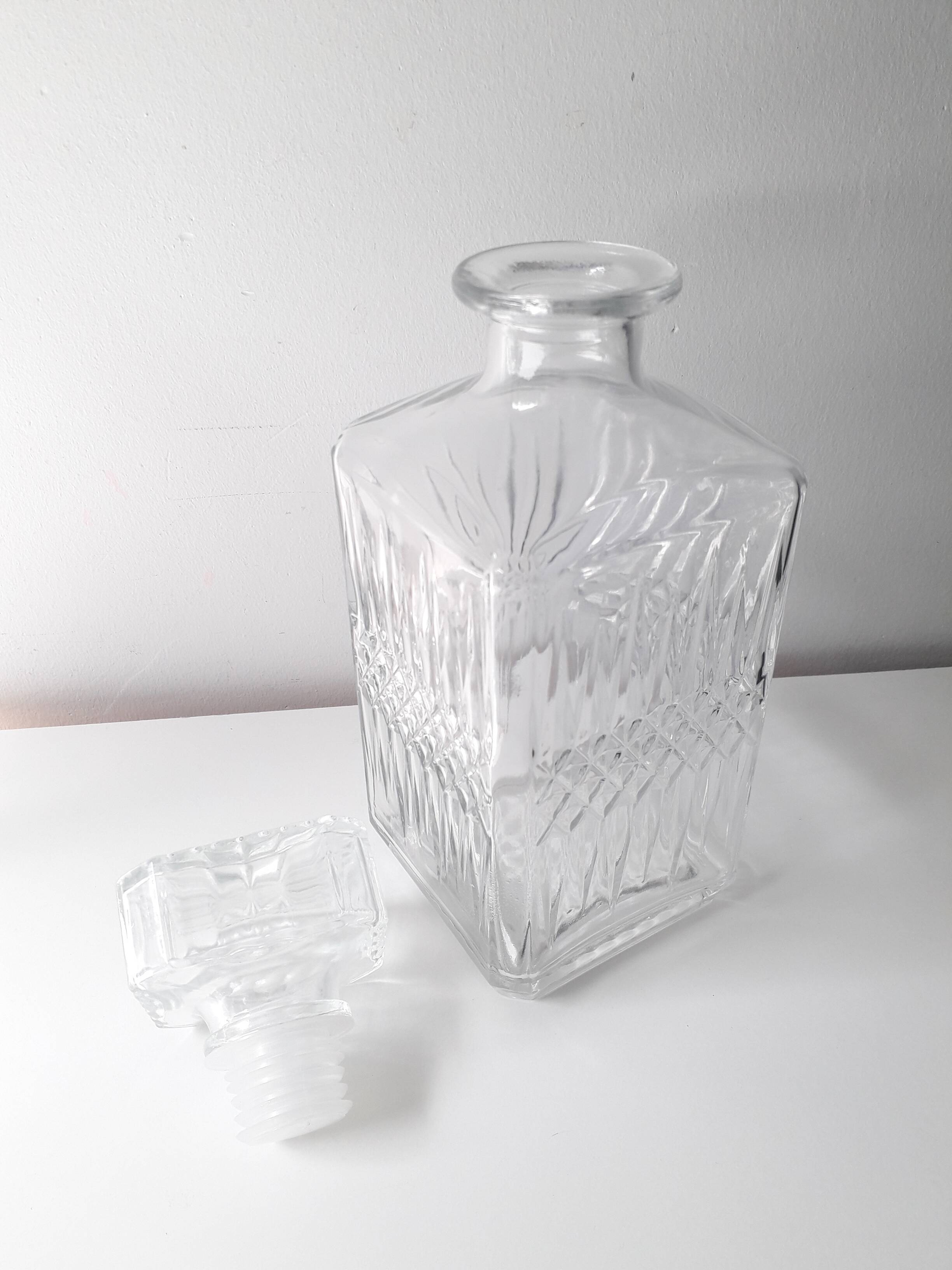 Whiskey decanter with glass stopper (23.5cm) 1970s