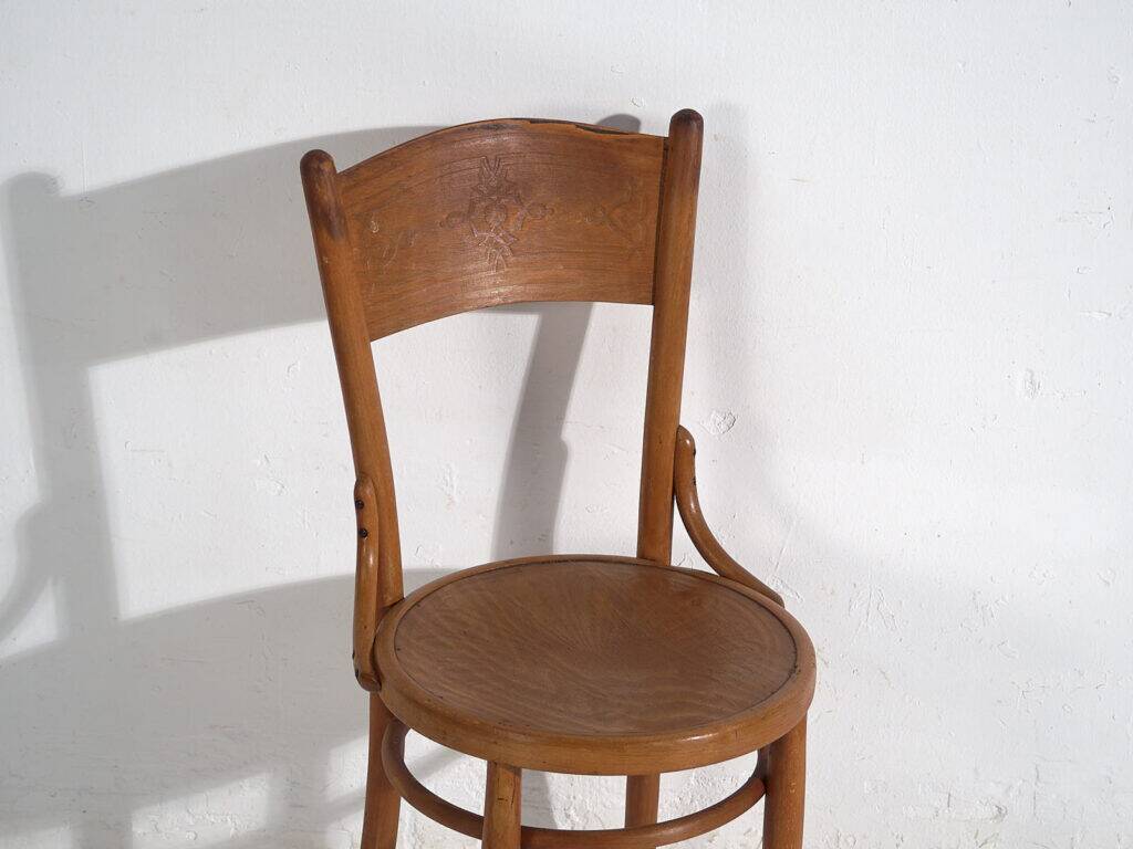 Vintage dining chairs Thonet / TON (c.1920-1950). Set of 8 pieces.