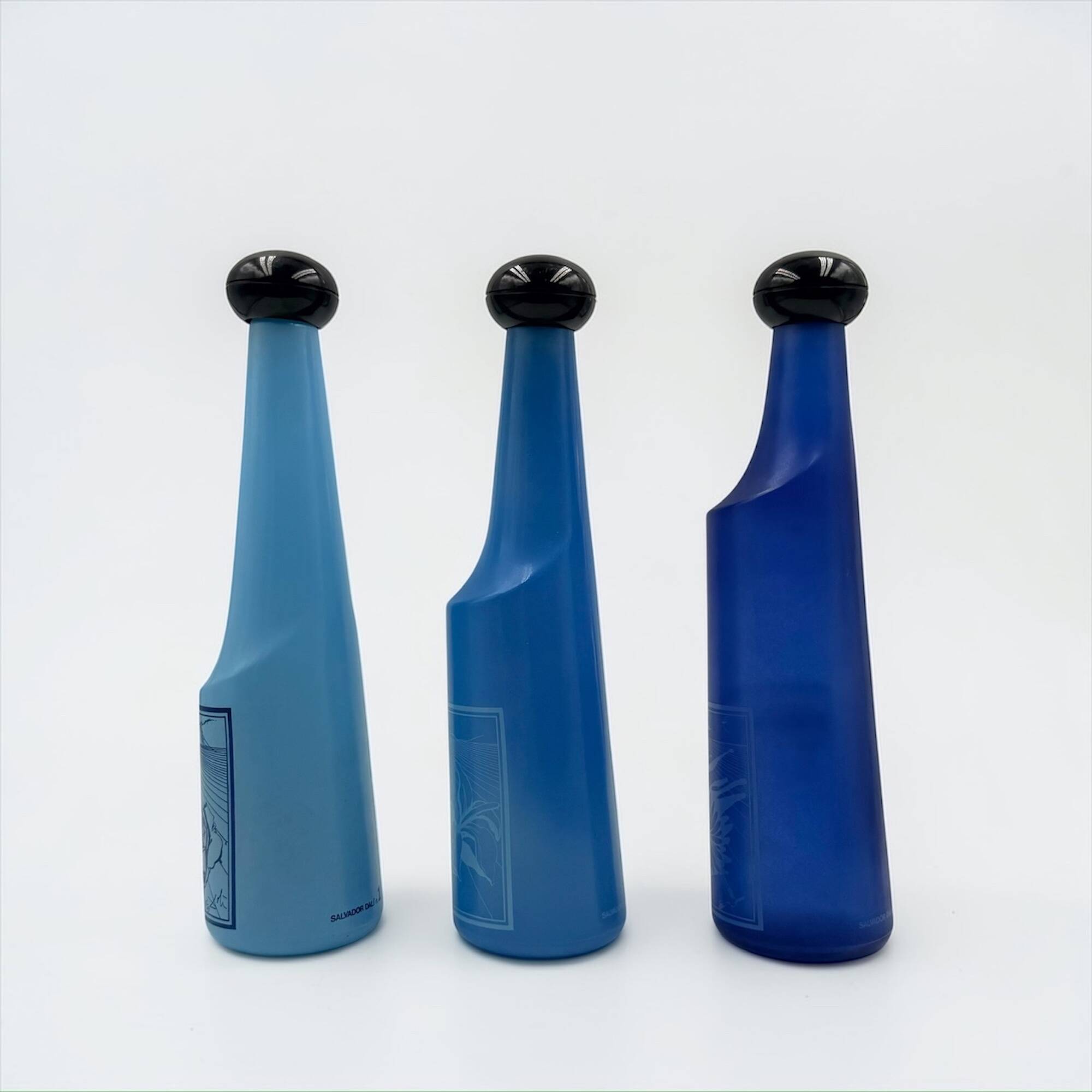 Ensemble de 3 bouteilles design bleu par Salvador Dali Rosso Antico 1970