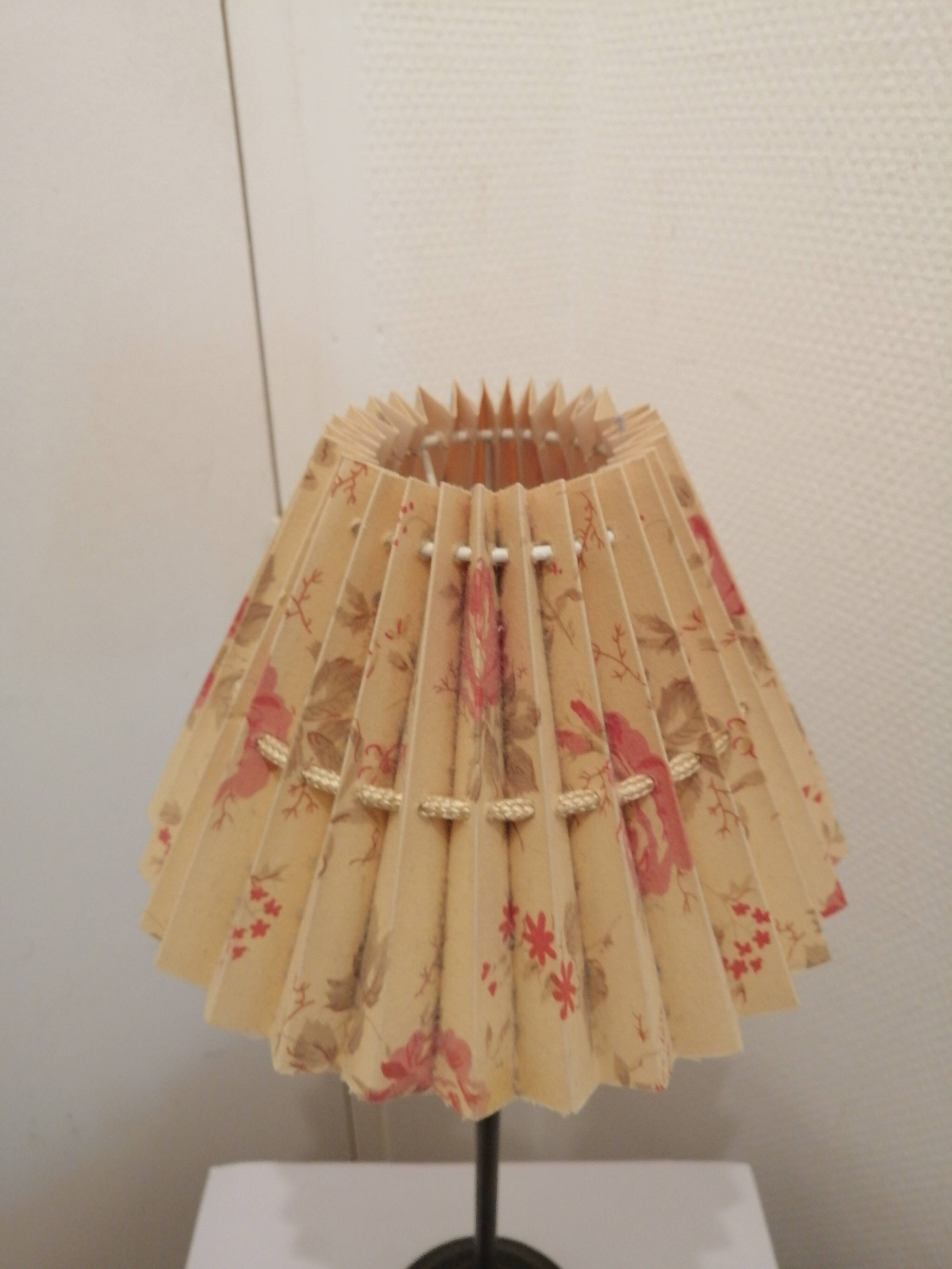 Vintage or other vintage footbed lamp