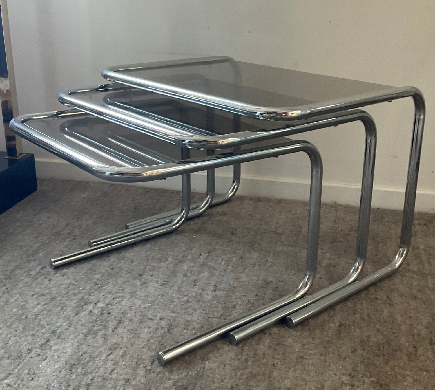 Series of 3 vintage nesting tables from the 60s and 70s