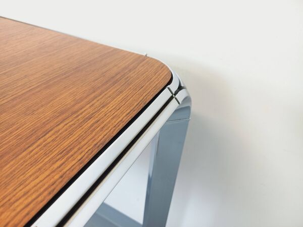 Table à manger carrée Pierre Paulin vintage en bois de palissandre et métal