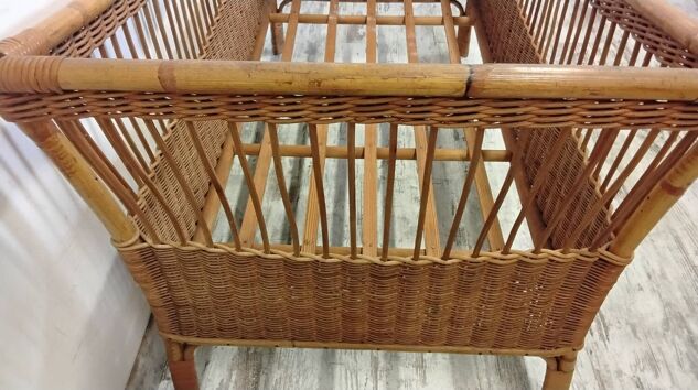 Lit enfant en rotin vintage
