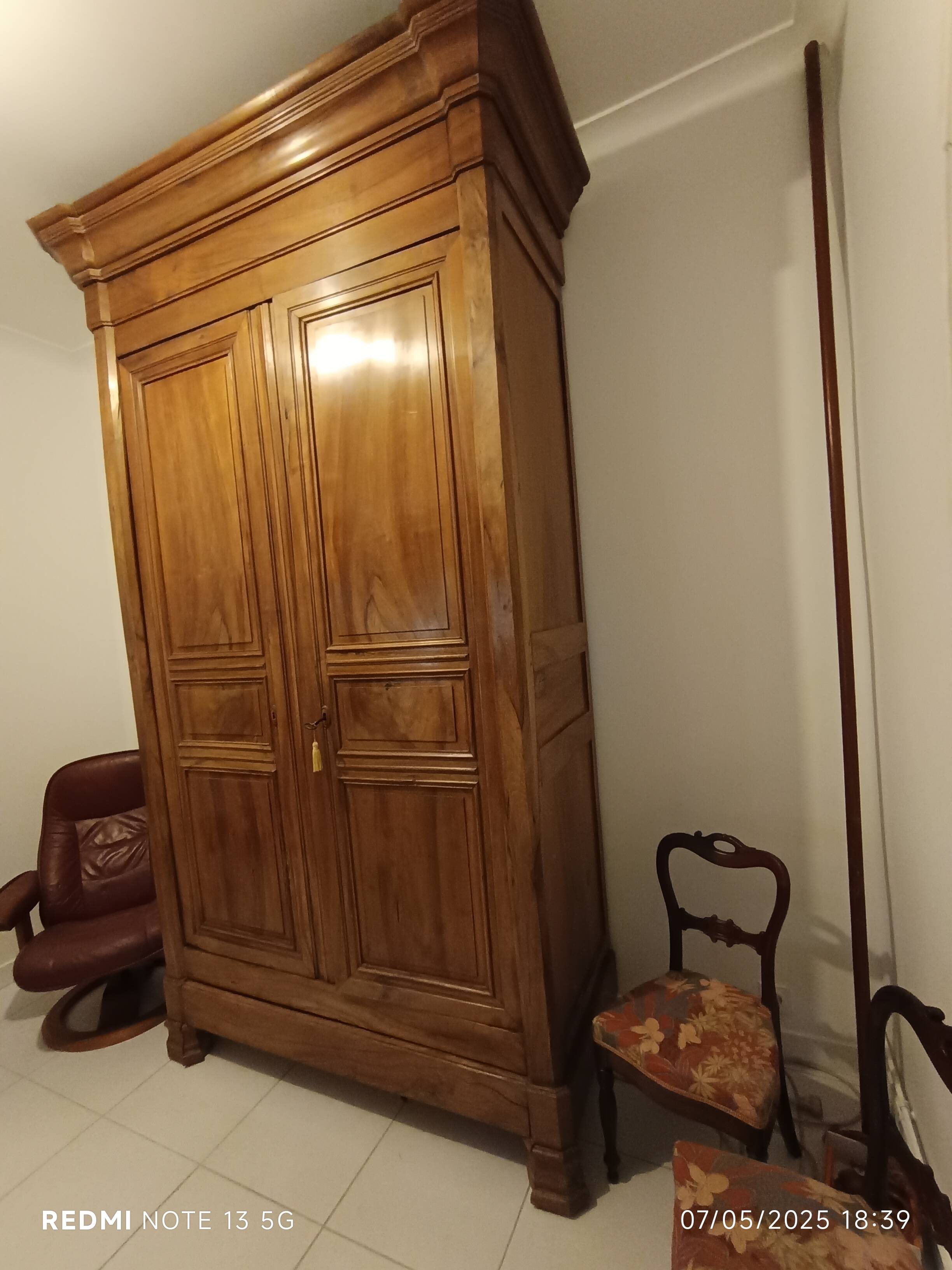 Armoire de chateau en noyer début XIXème