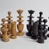 Vintage chess set, late 19th - early 20th century, in carved turned wood, 9 cm