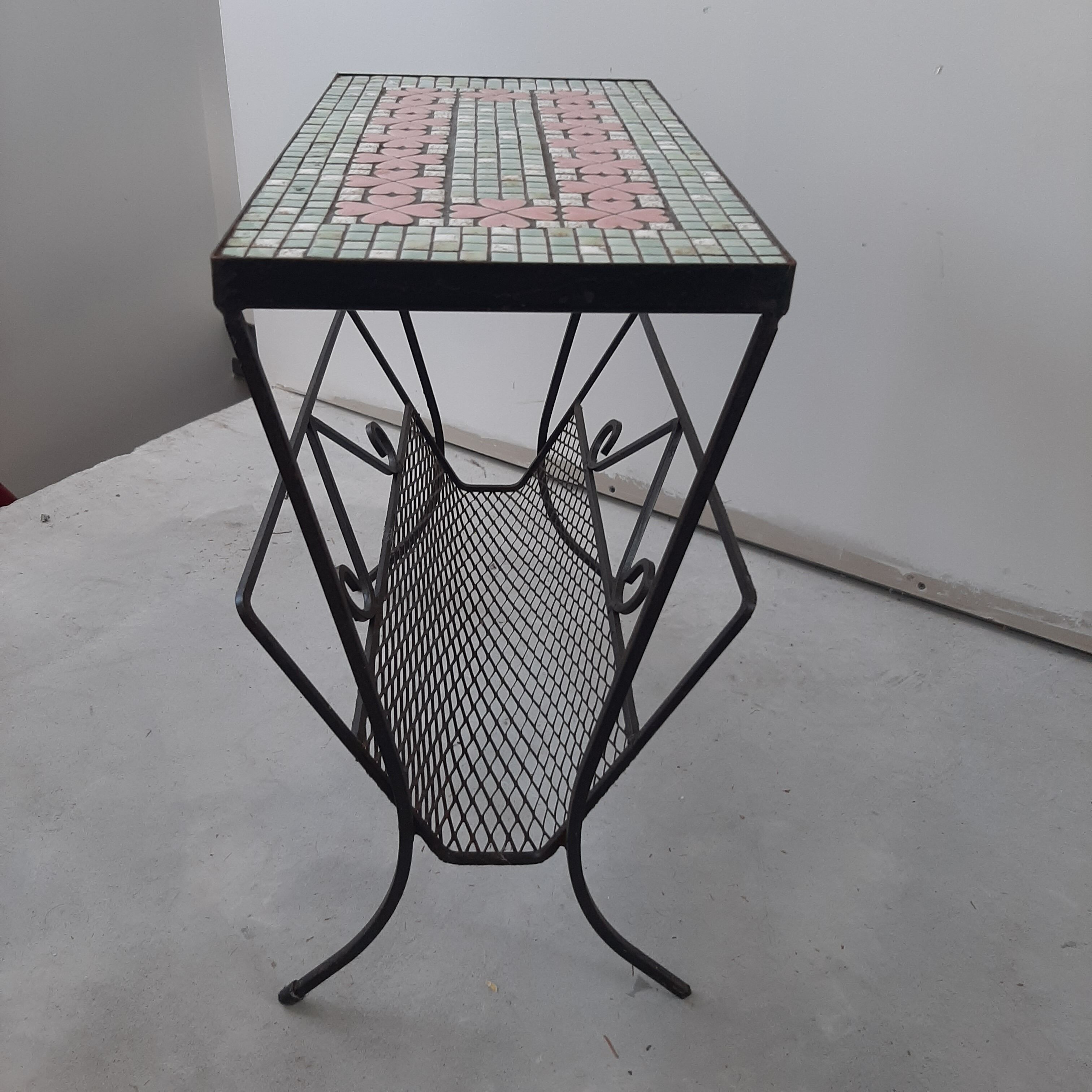 Table door vintage mosaic magazine