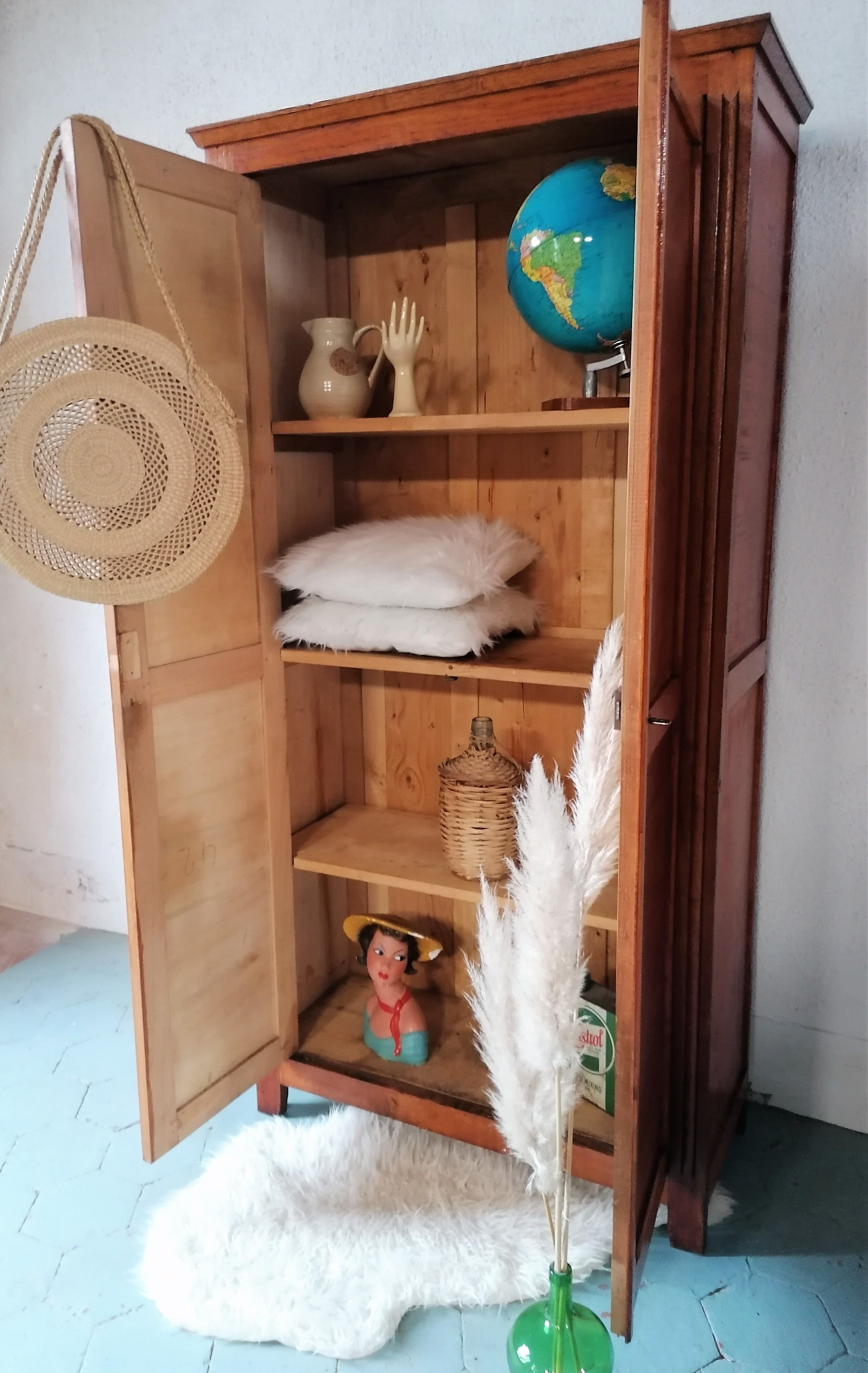 Armoire parisienne