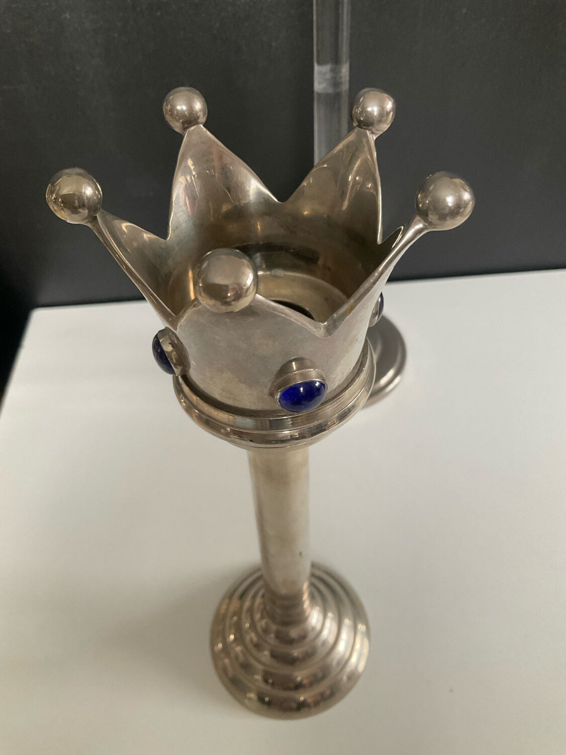 Duo de bougeoirs Art Déco en métal argenté et laiton
