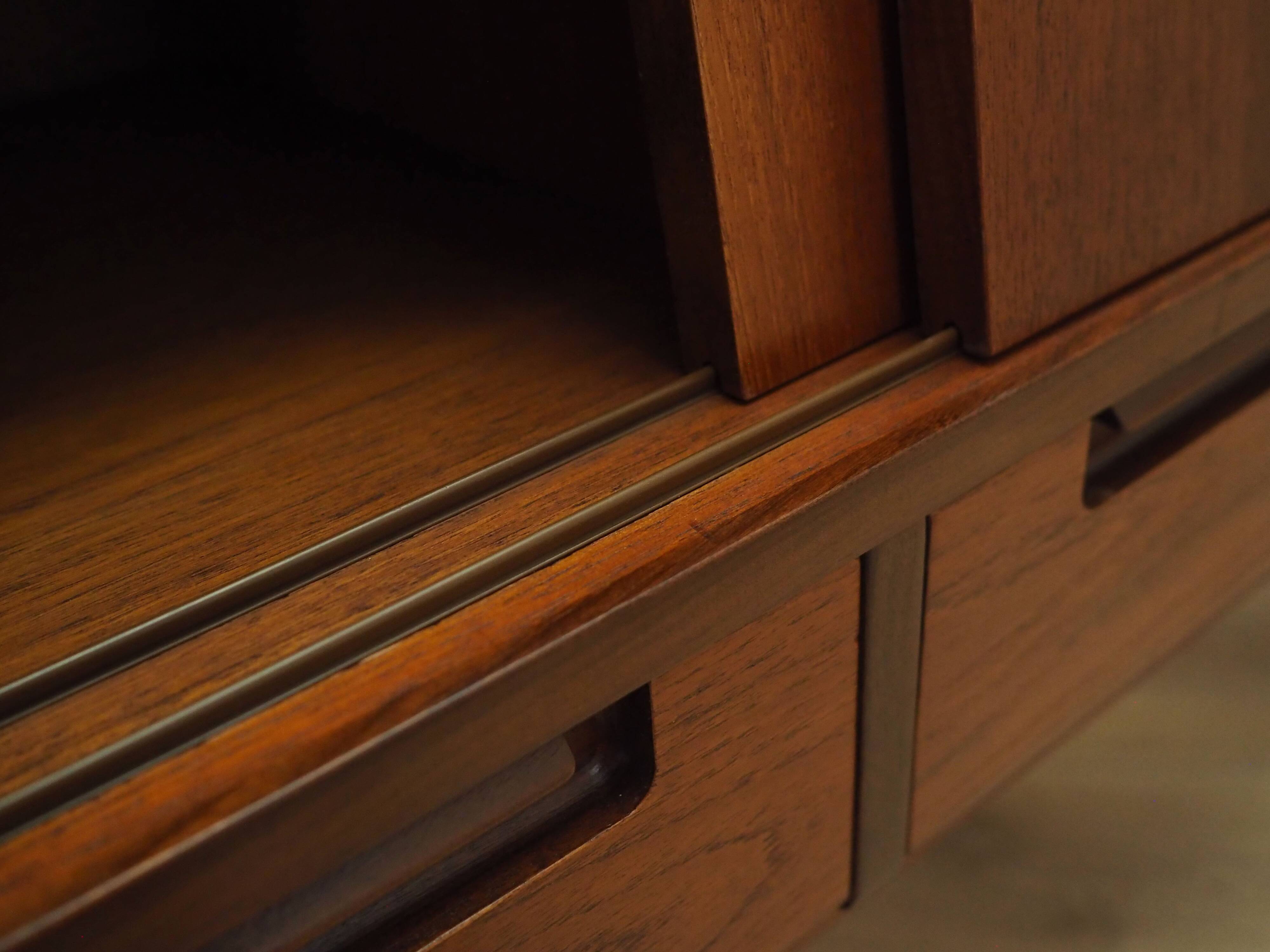 Enfilade haut en teck, design danois, années 1960, production : Danemark