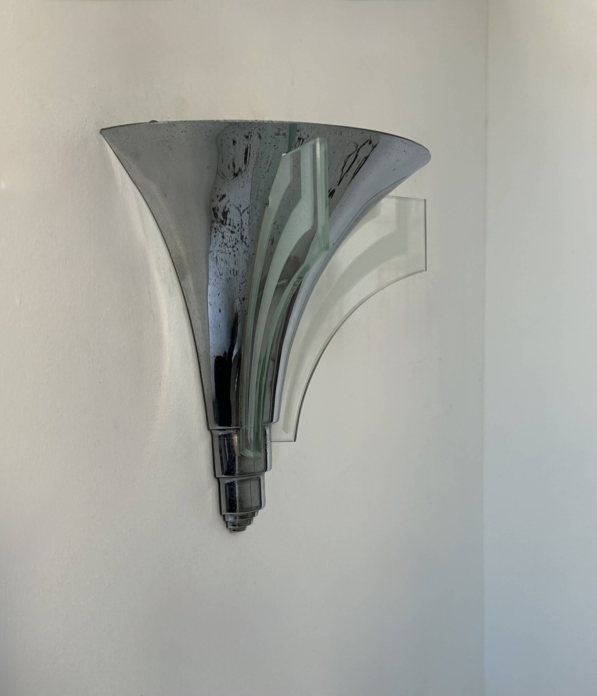 Art Deco modernist wall lamp, chrome and sandblasted glass, France 1930