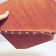Étagère murale asymétrique avec supports