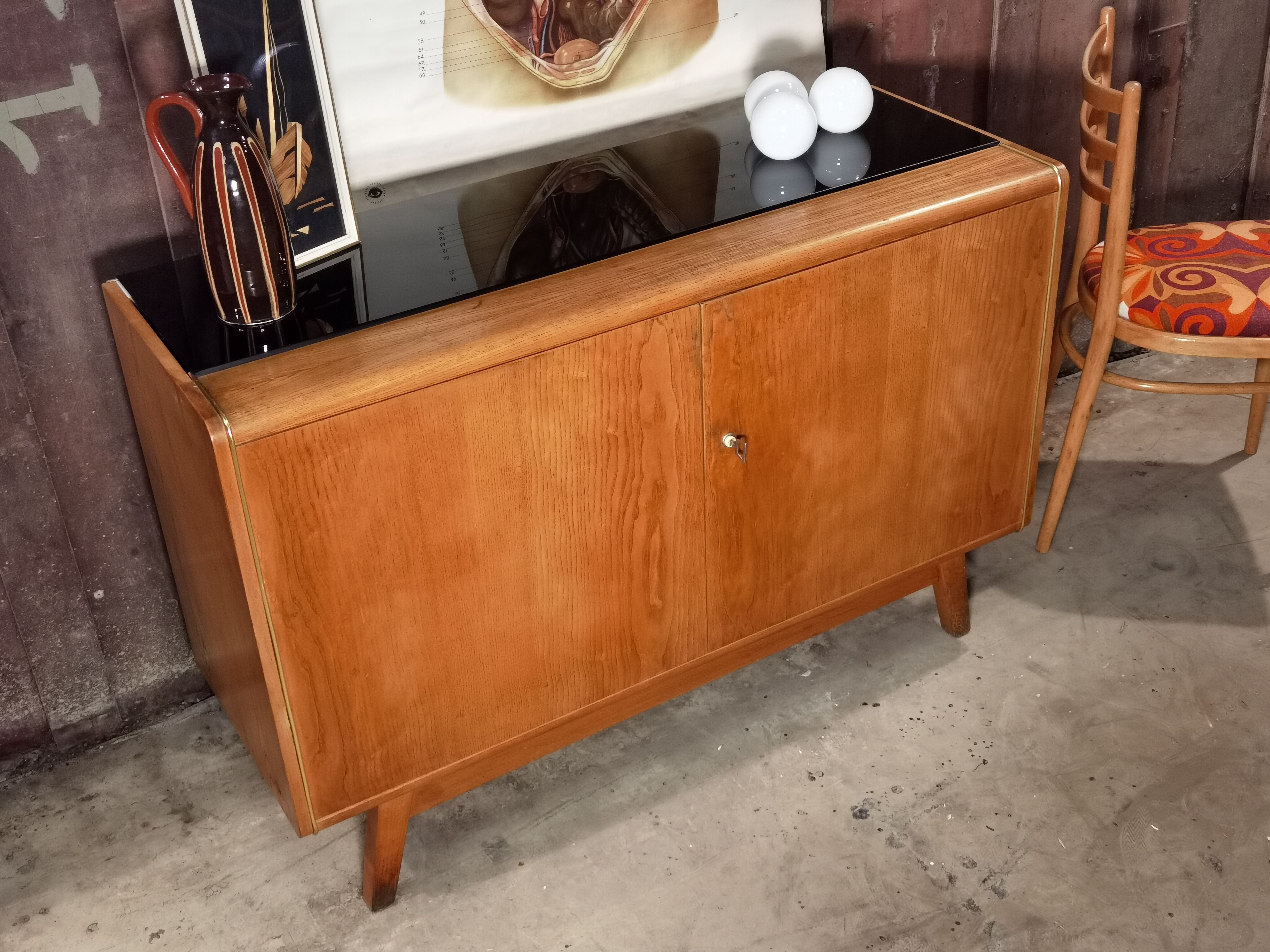 Buffet down by B. Landsman and H. Nepo-itek for Jitona Sobslav