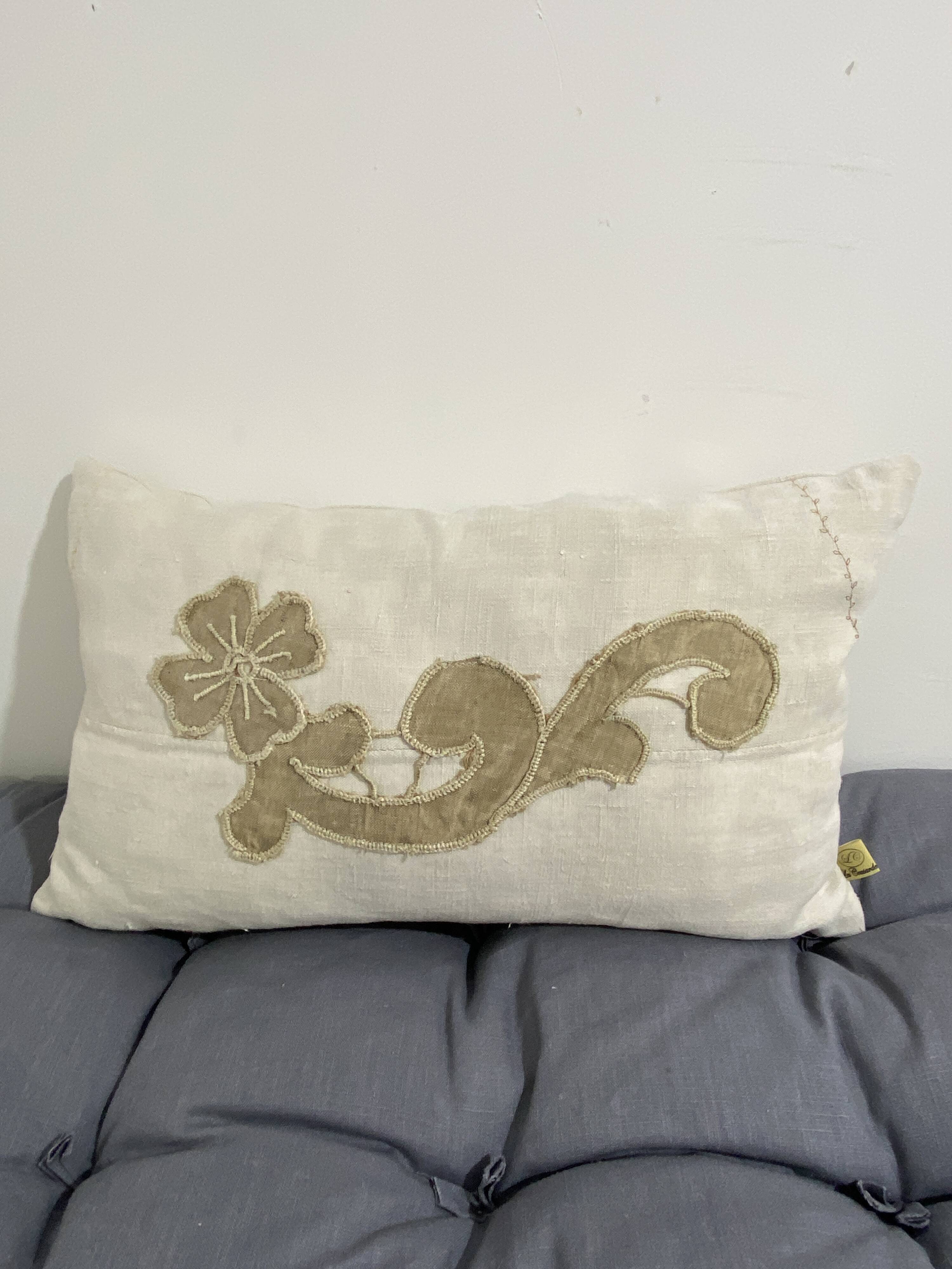 Cushion in vintage fabric with ornamentation
