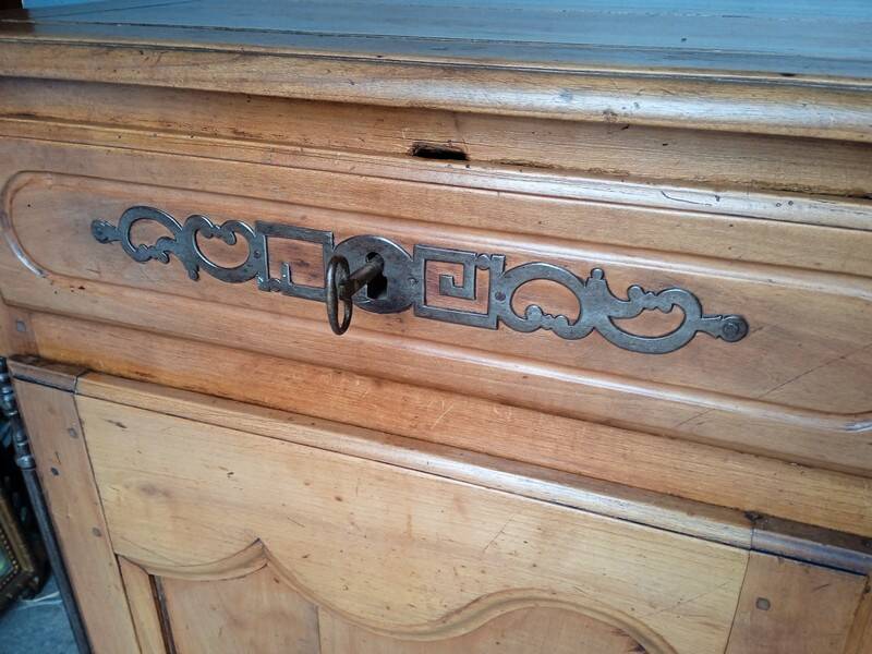 Regional buffet from the 18th century in blond cherry