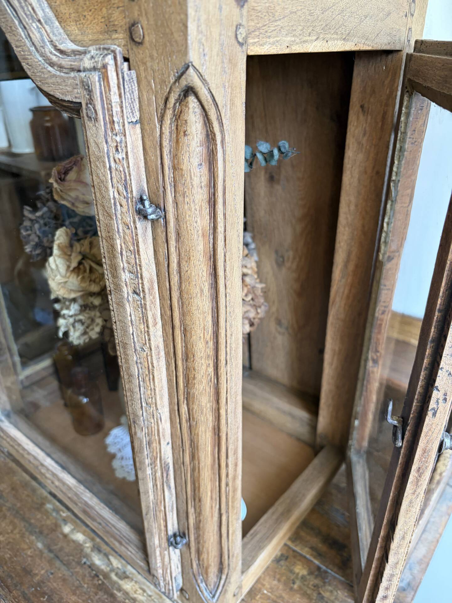 Wooden display cabinet