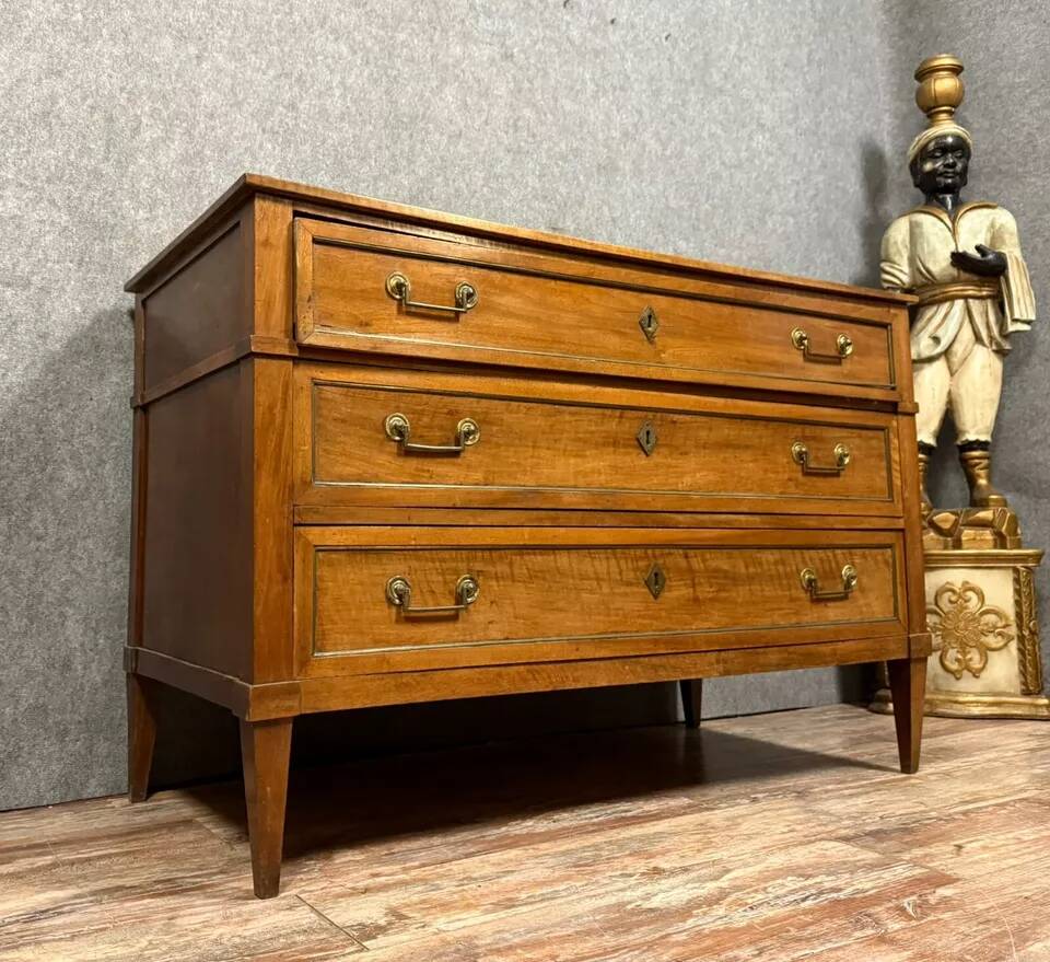 Louis XVI period mahogany and copper reed chest of drawers circa 1780