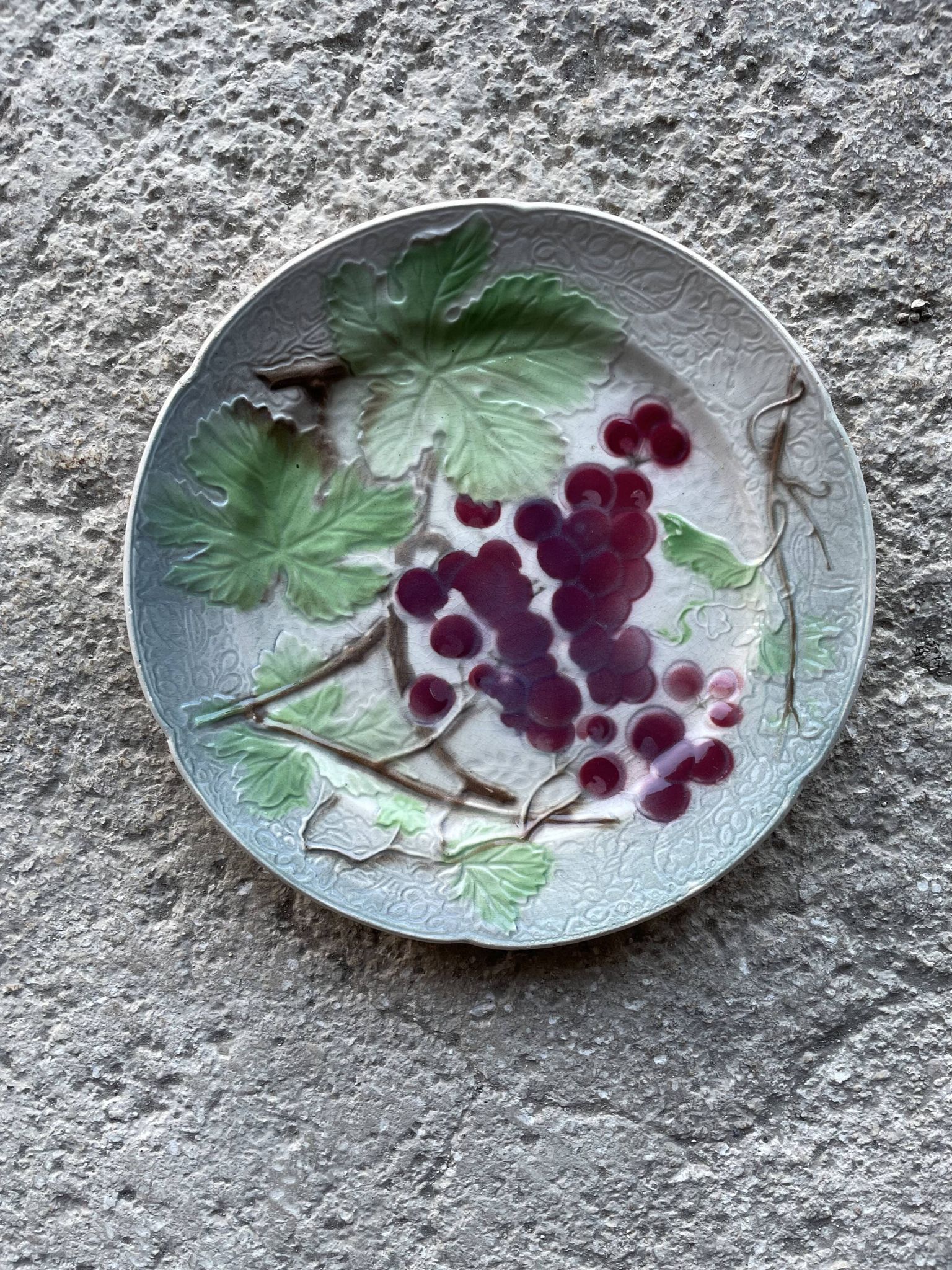 Assiette à dessert en barbotine Saint Clément