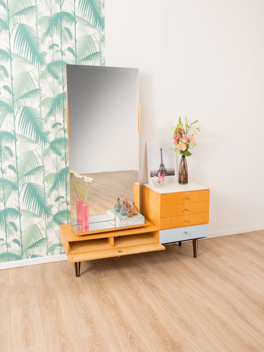 Dressing table from the 1960s