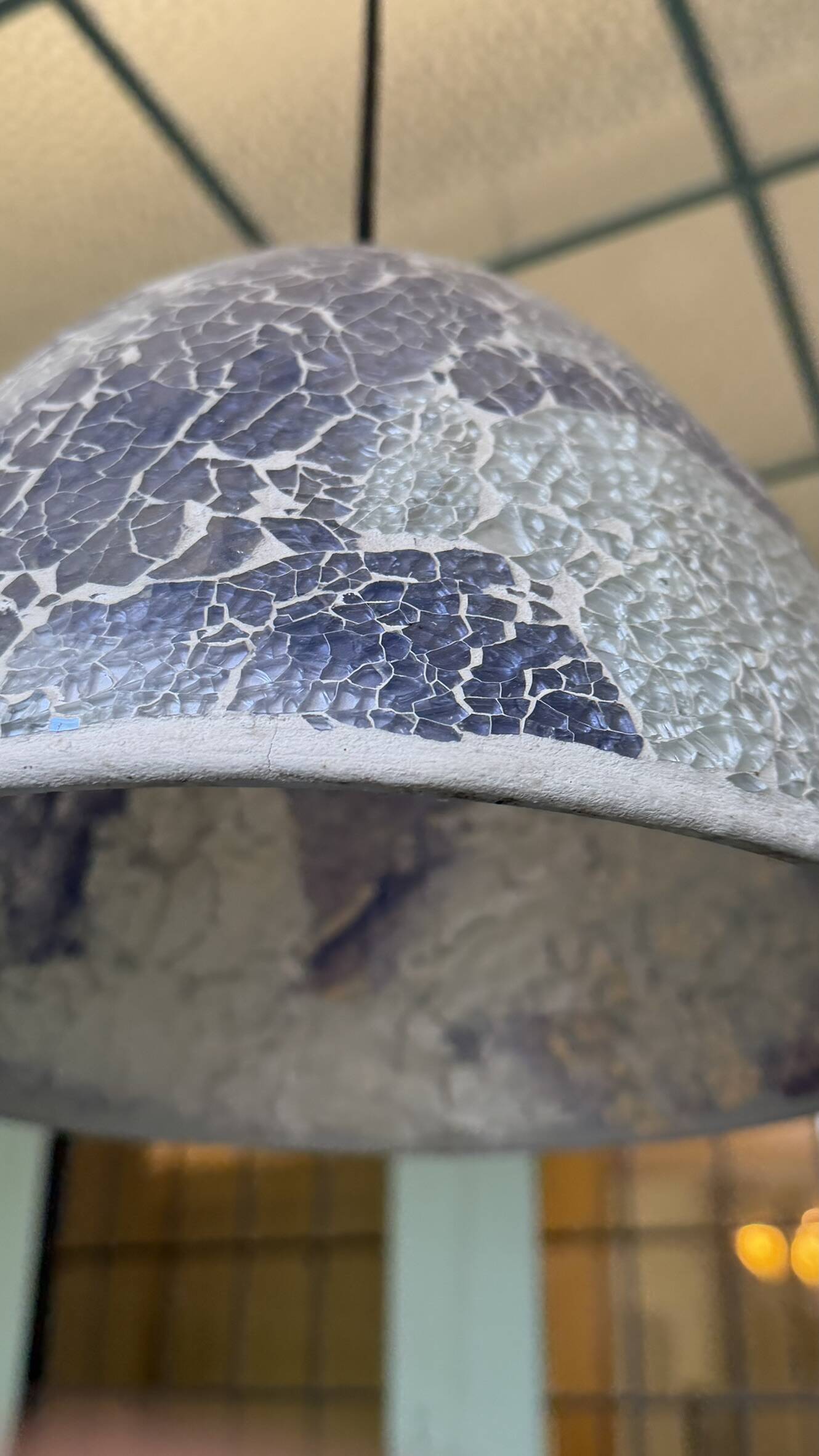 Blue/white glazed ceramic suspension