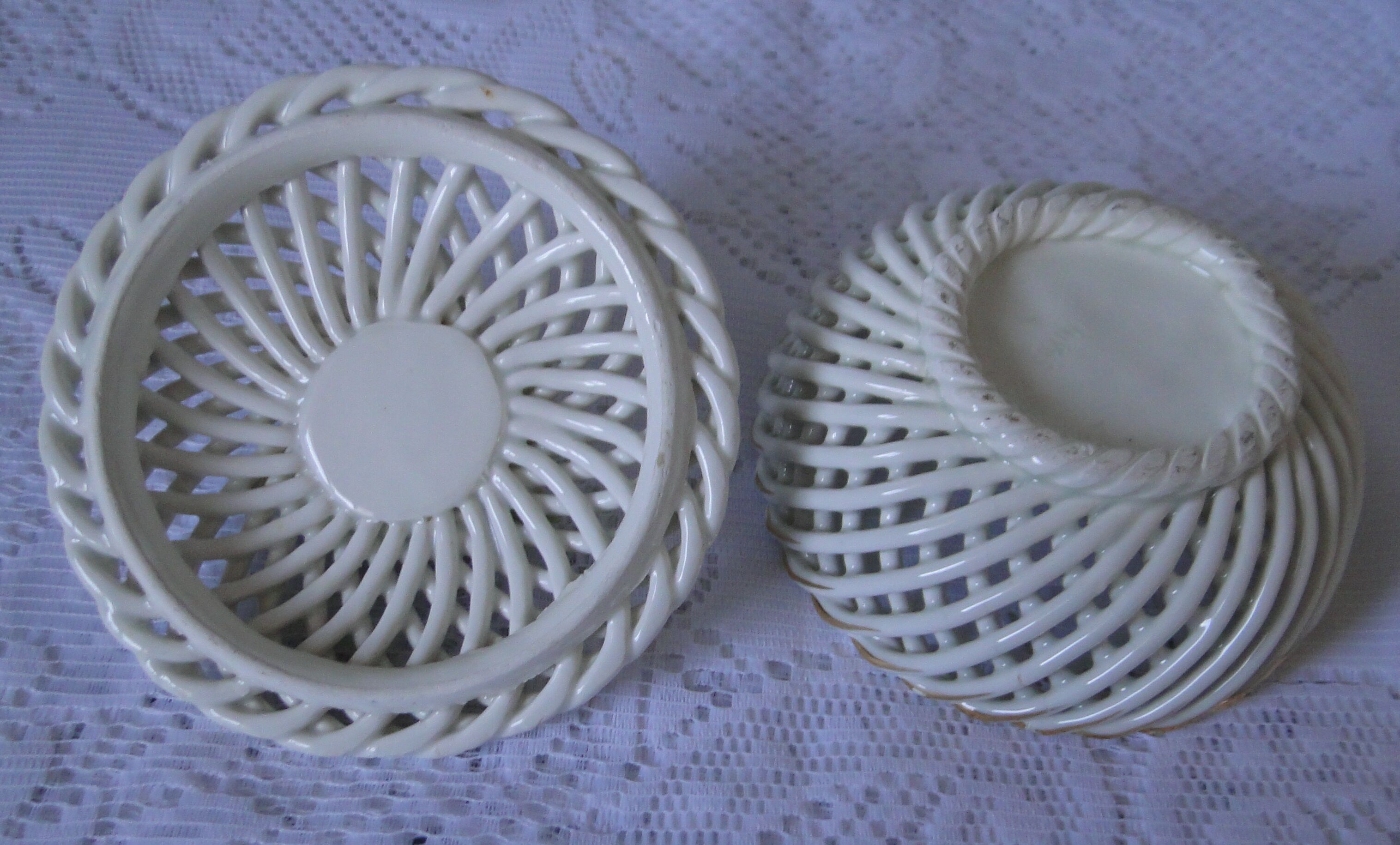 round white ceramic box braided openwork flowers slurry