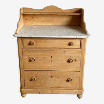 English chest of drawers