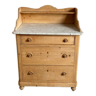 English chest of drawers