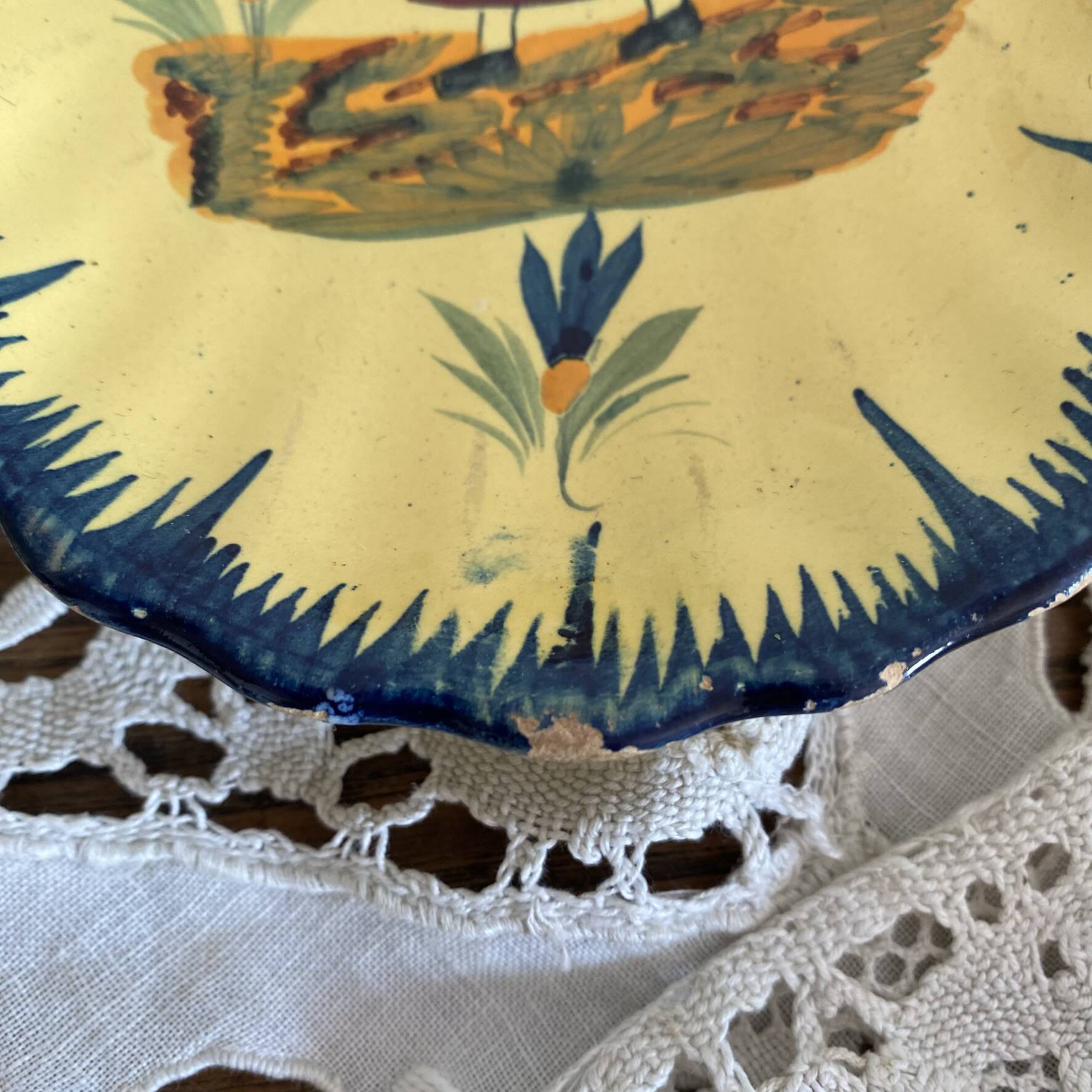 Shell-shaped butter dishes by Henriot Quimper for placing or hanging.