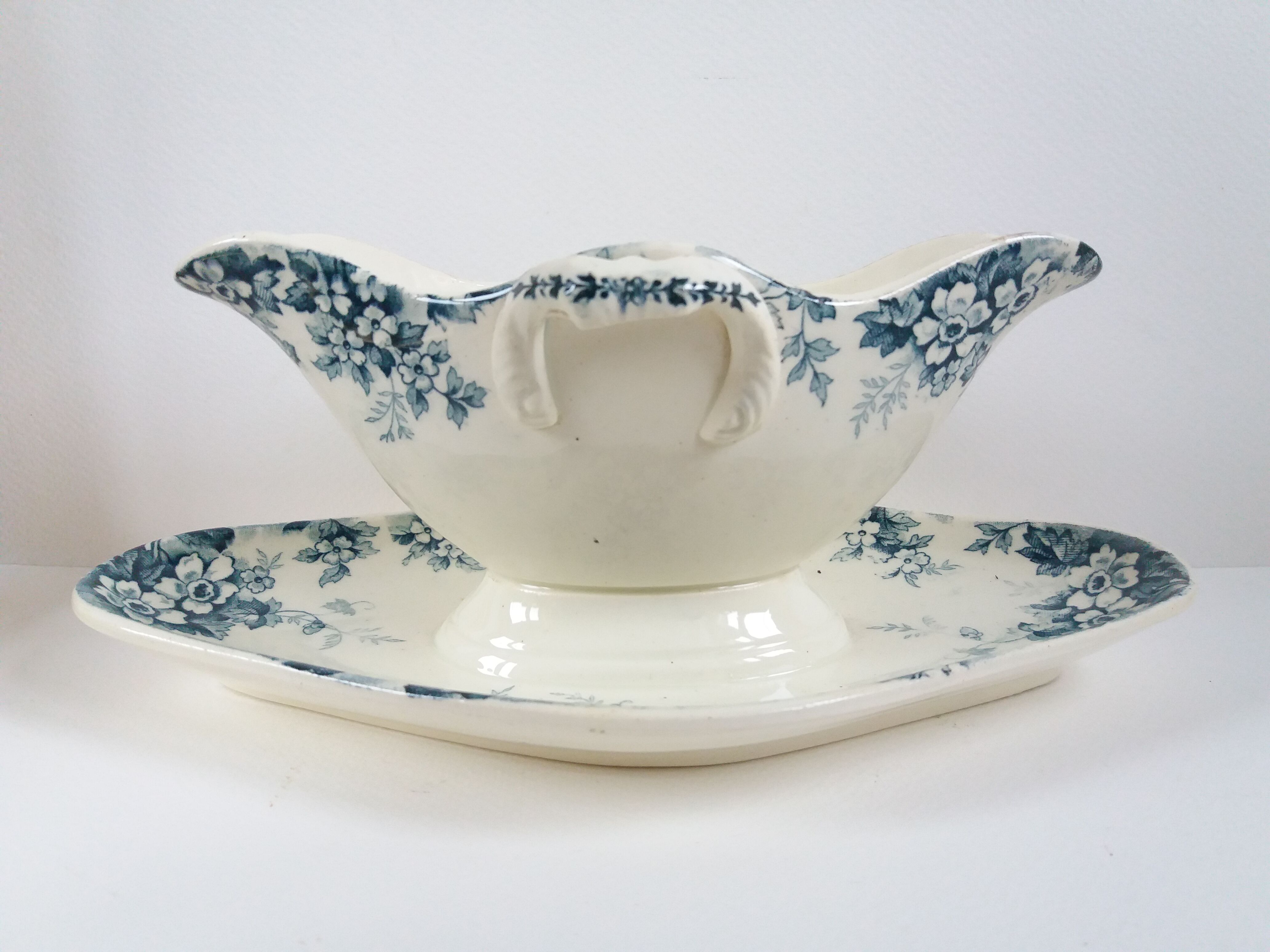 "Eglantines" saucière