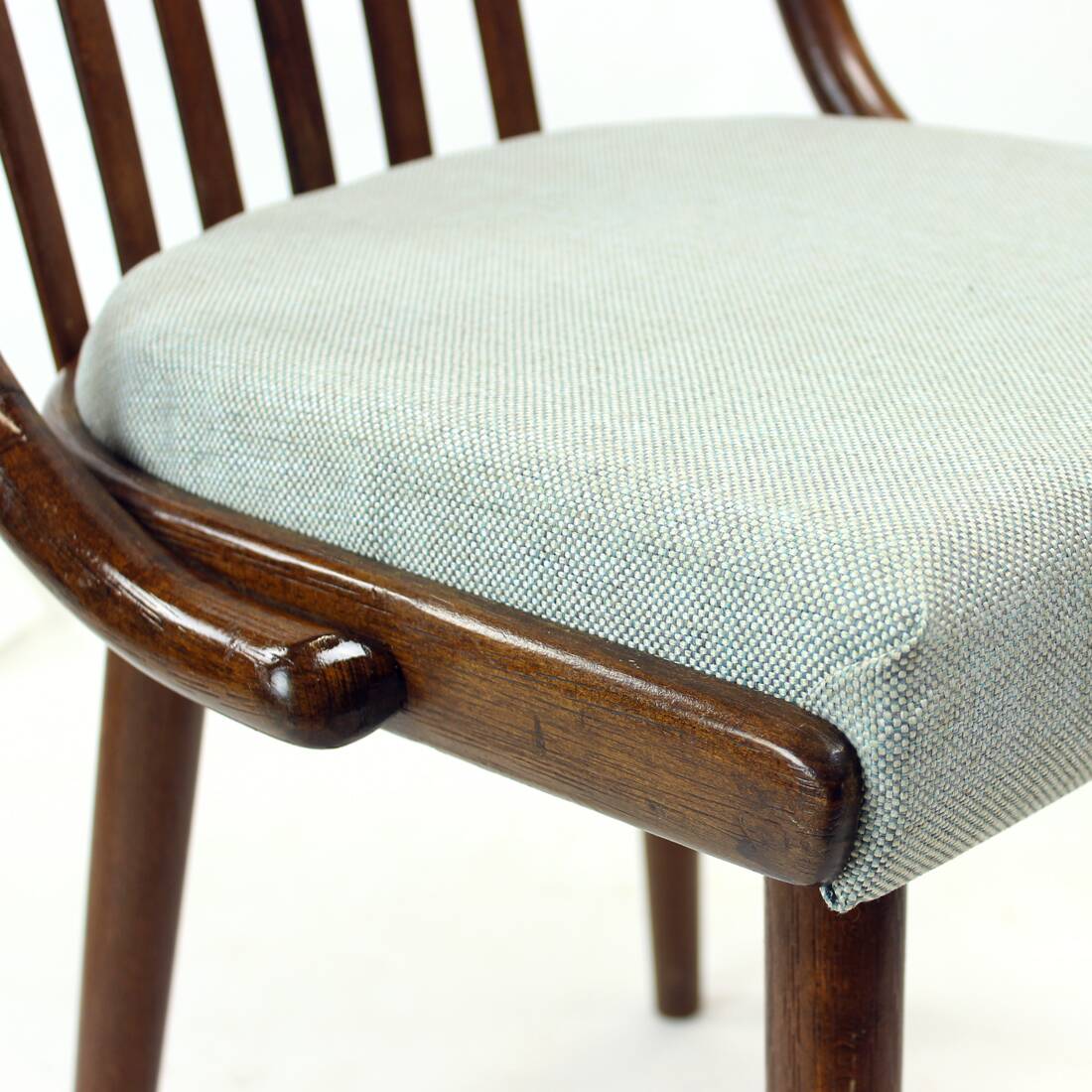 Ensemble de 4 chaises de salle à manger en chêne foncé courbé par Jitona, Tchécoslovaquie 1960