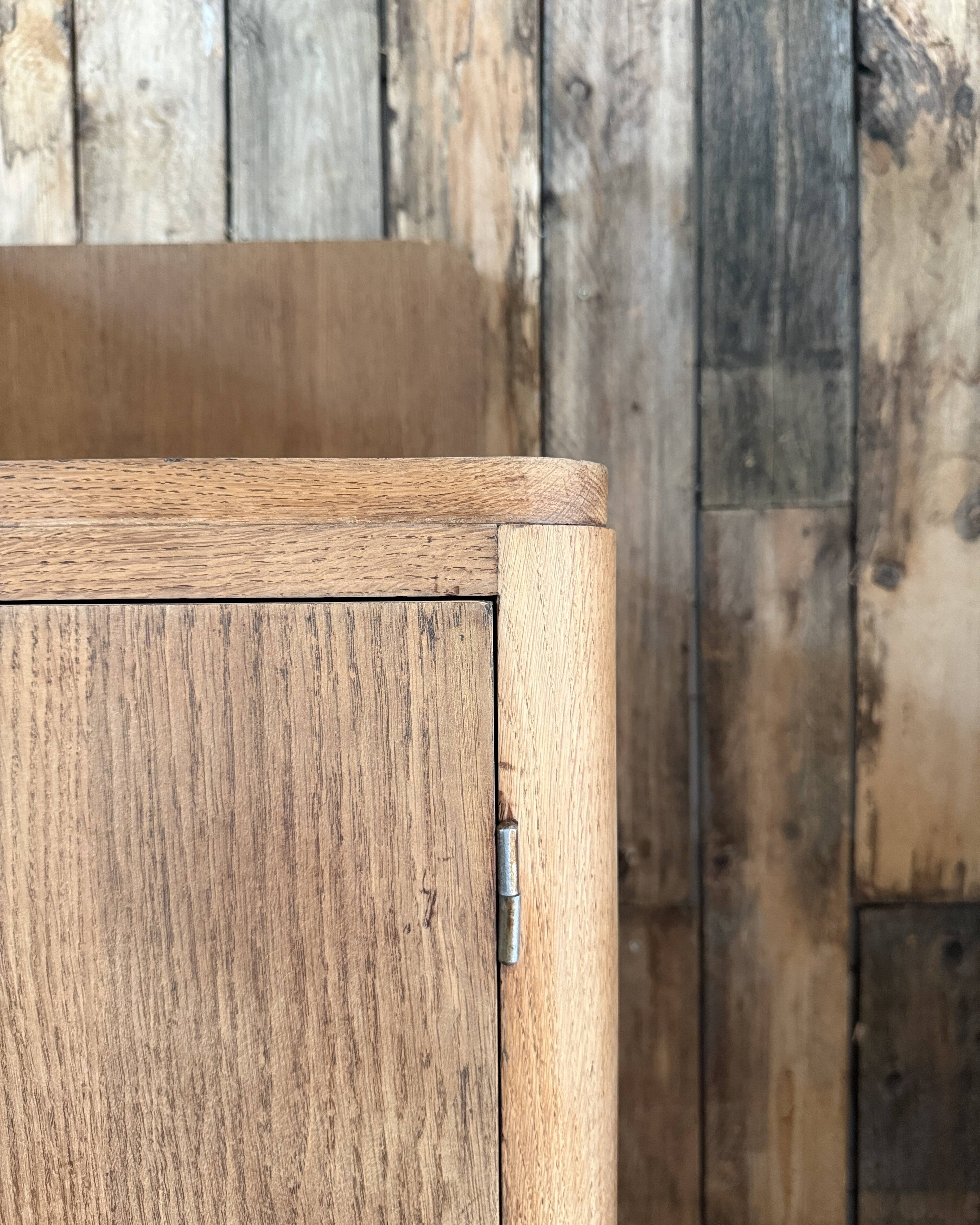 Armoire asymétrique art déco en chêne (restaurée)