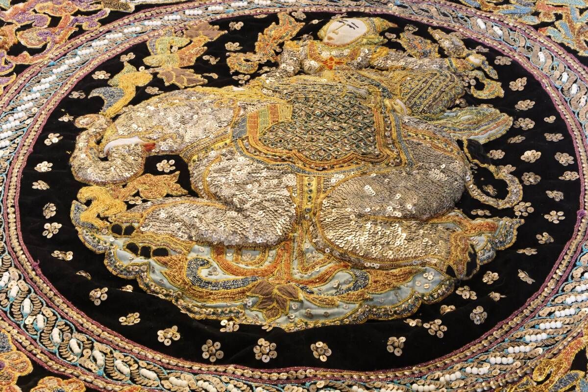 Tapisserie birmane Kalaga, les éléphants, perles et sequins