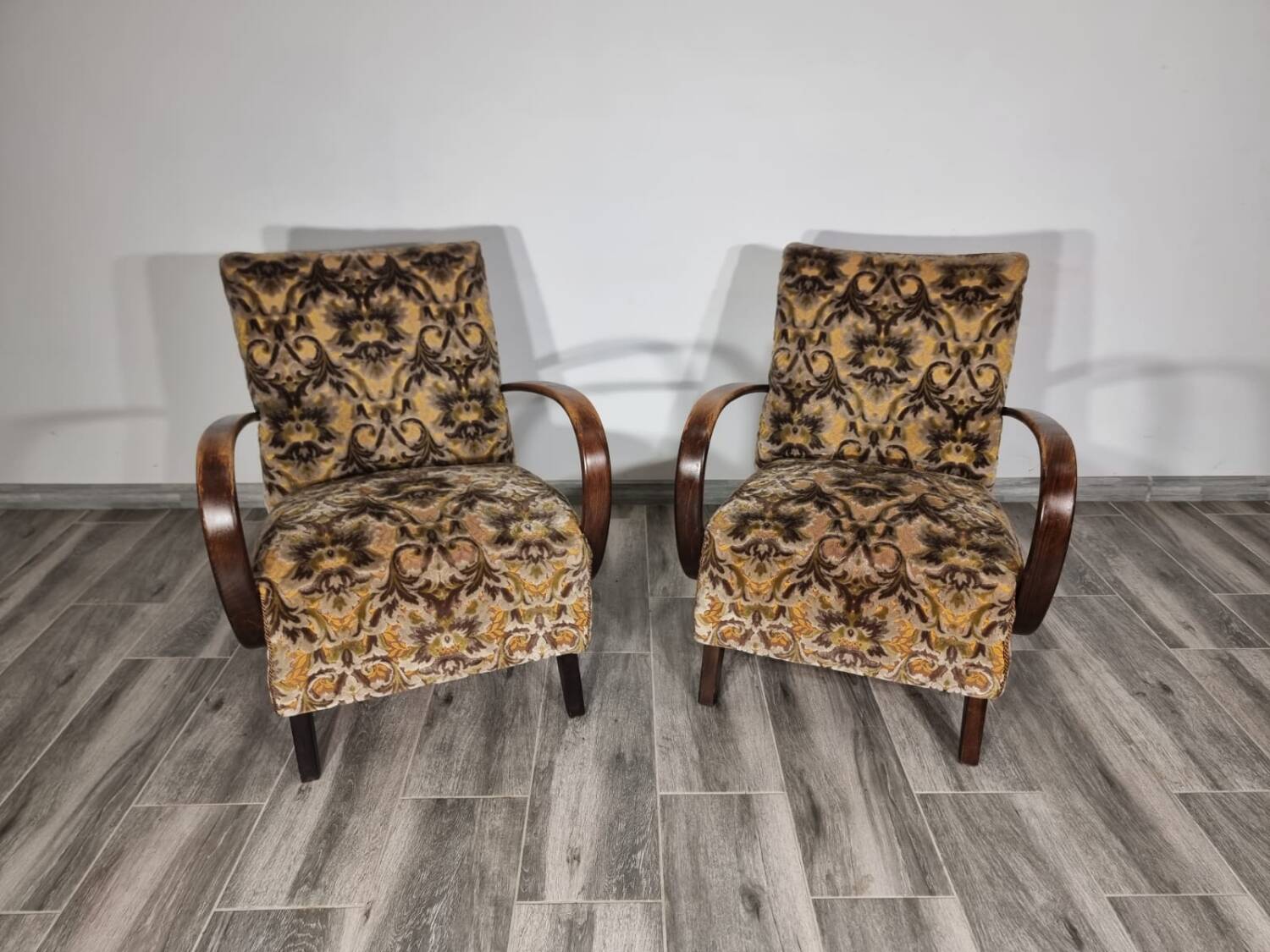 Art deco armchairs by Jindrich Halabala