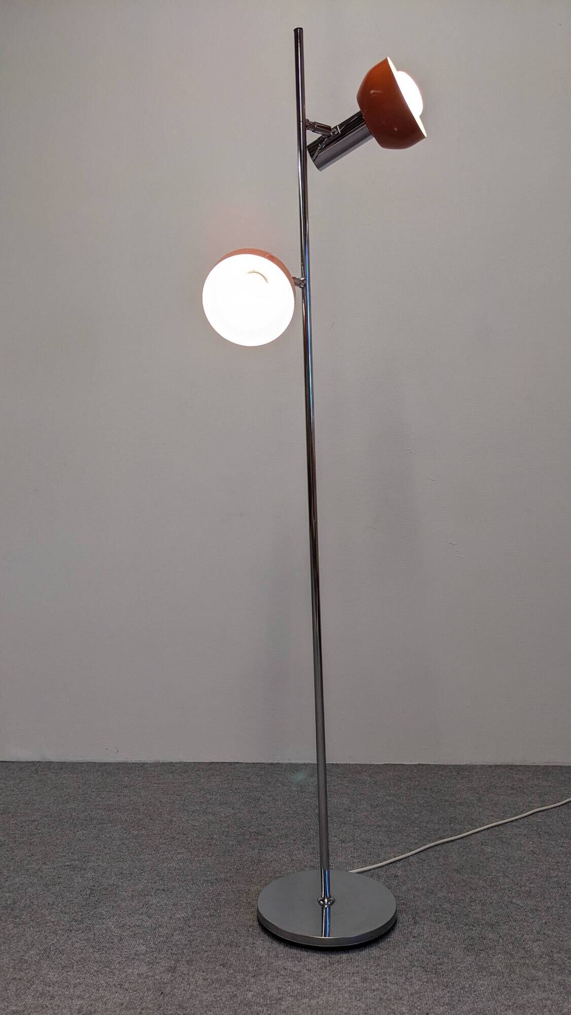 Space age floor lamp with 2 spots by Hustadt Leuchten, Germany, circa 1970.