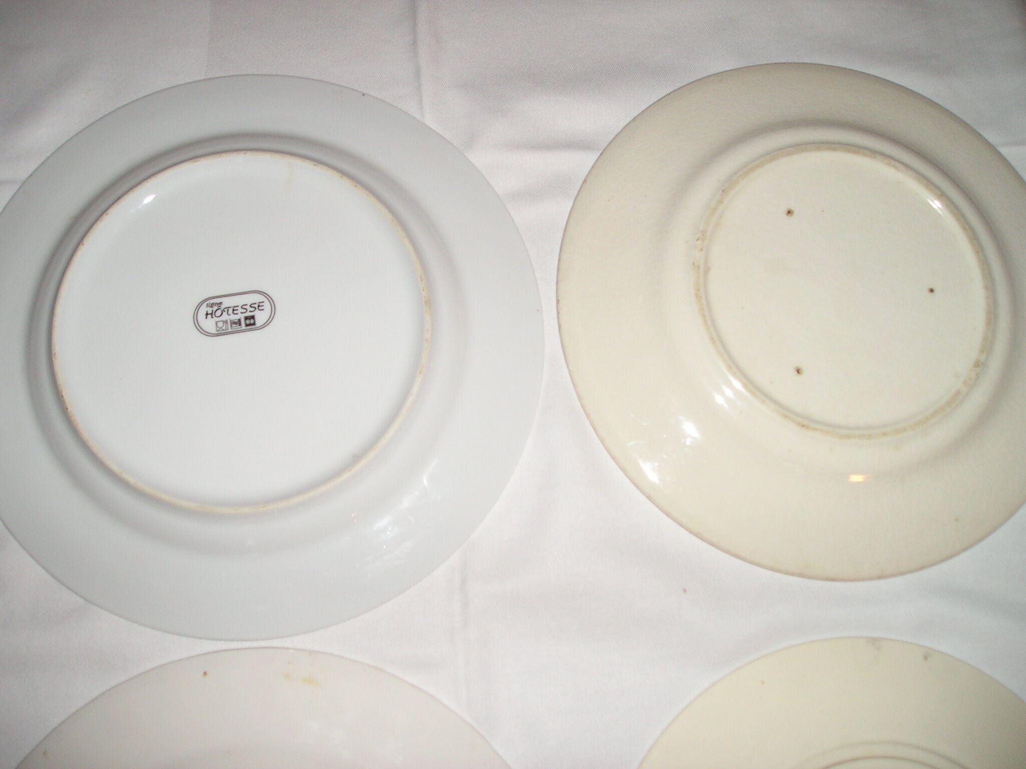 Lot de 12 assiettes plates différentes