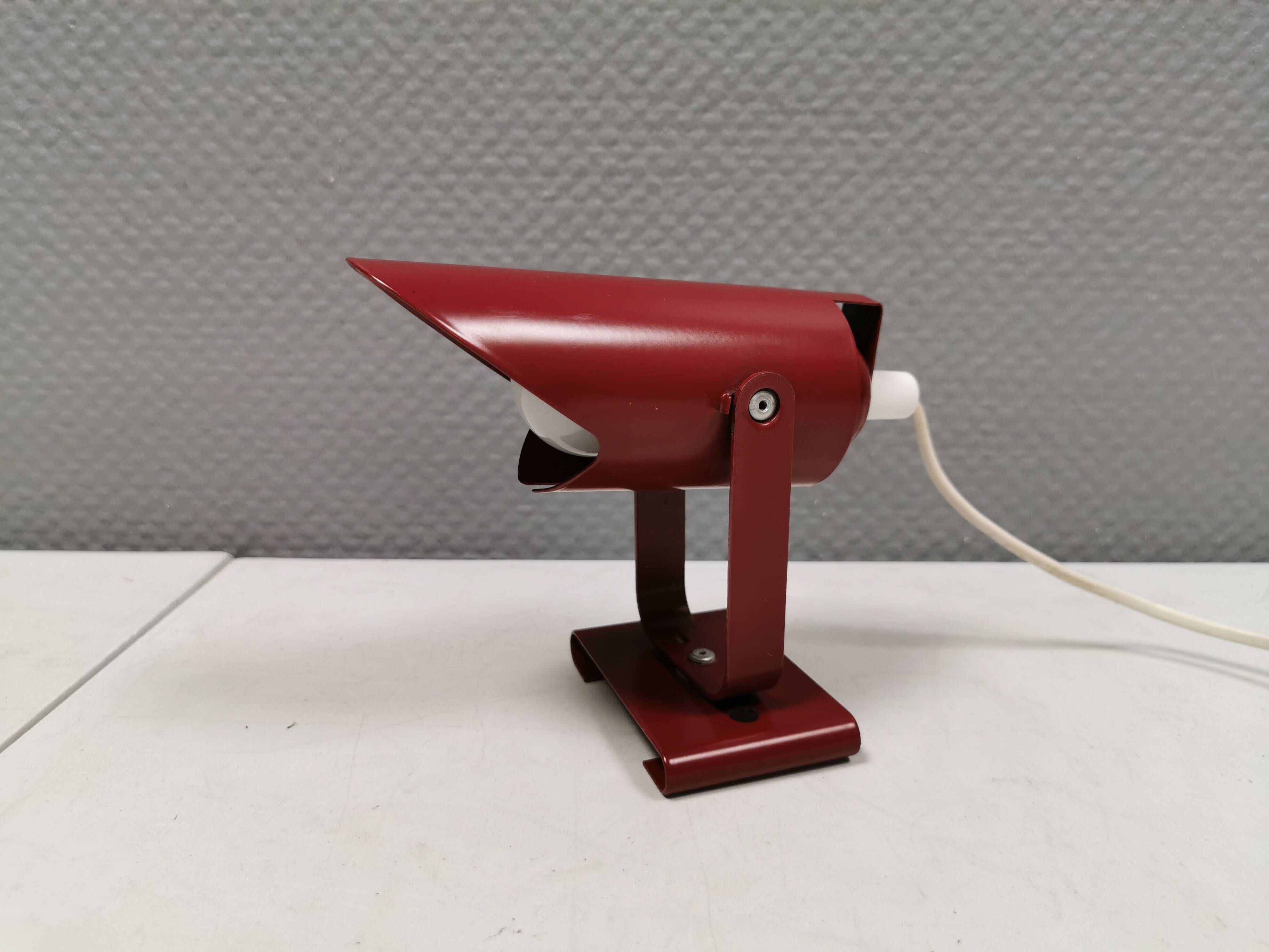 Small delicious wall lamp in Bordeaux red color from the 1980s
