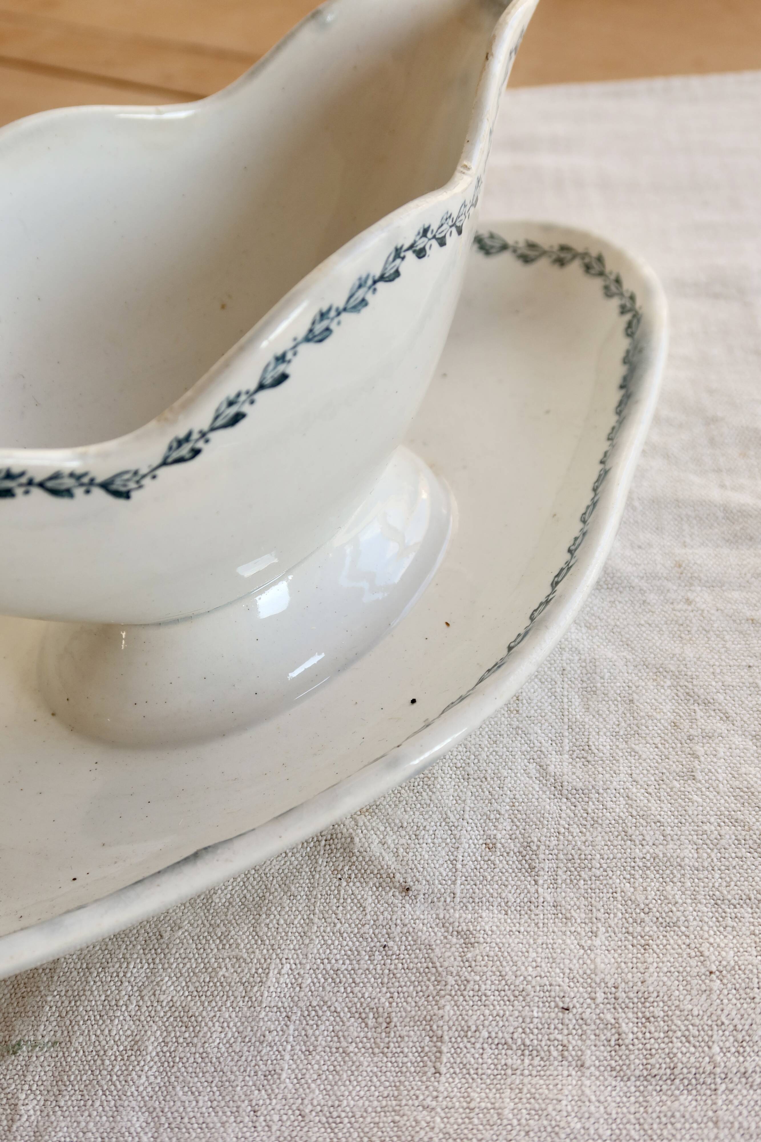 Old Saint-Amand ironstone sauce boat model 4022 - Blue floral rim