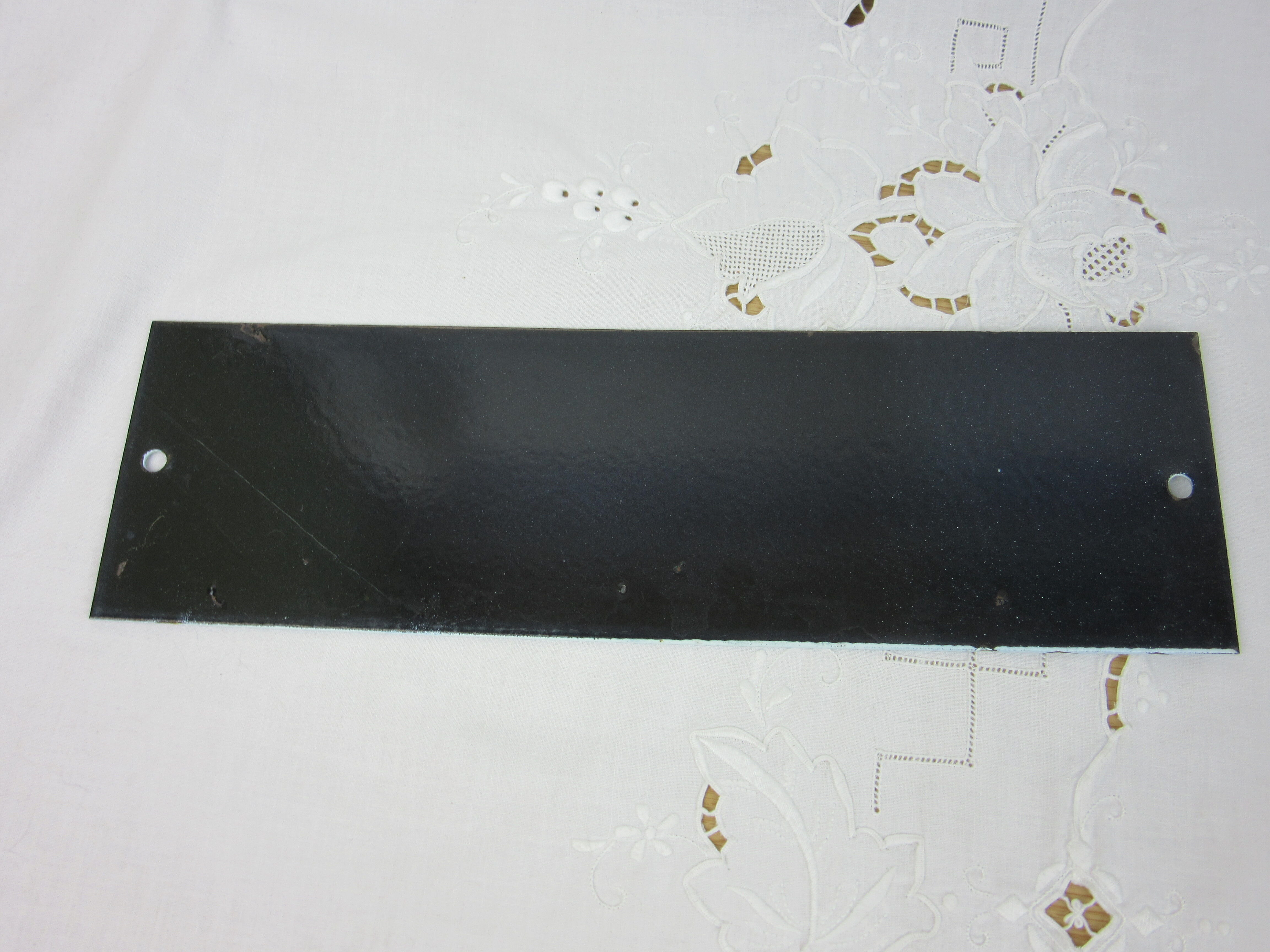 Enamelled and painted plate "10:45"