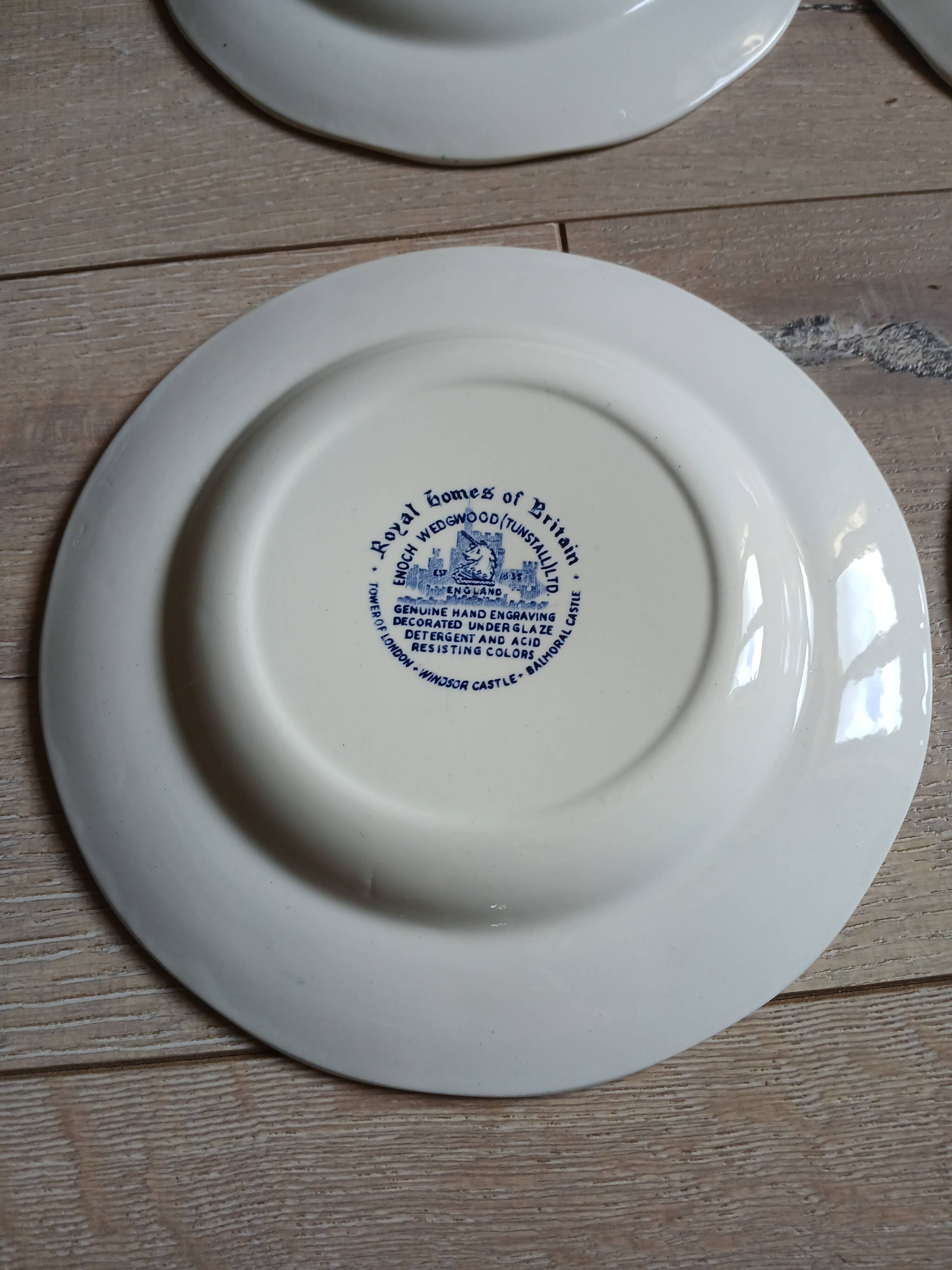 4 antique Wedgwood dessert plates