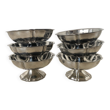 Low stainless steel cups with scalloped edges
