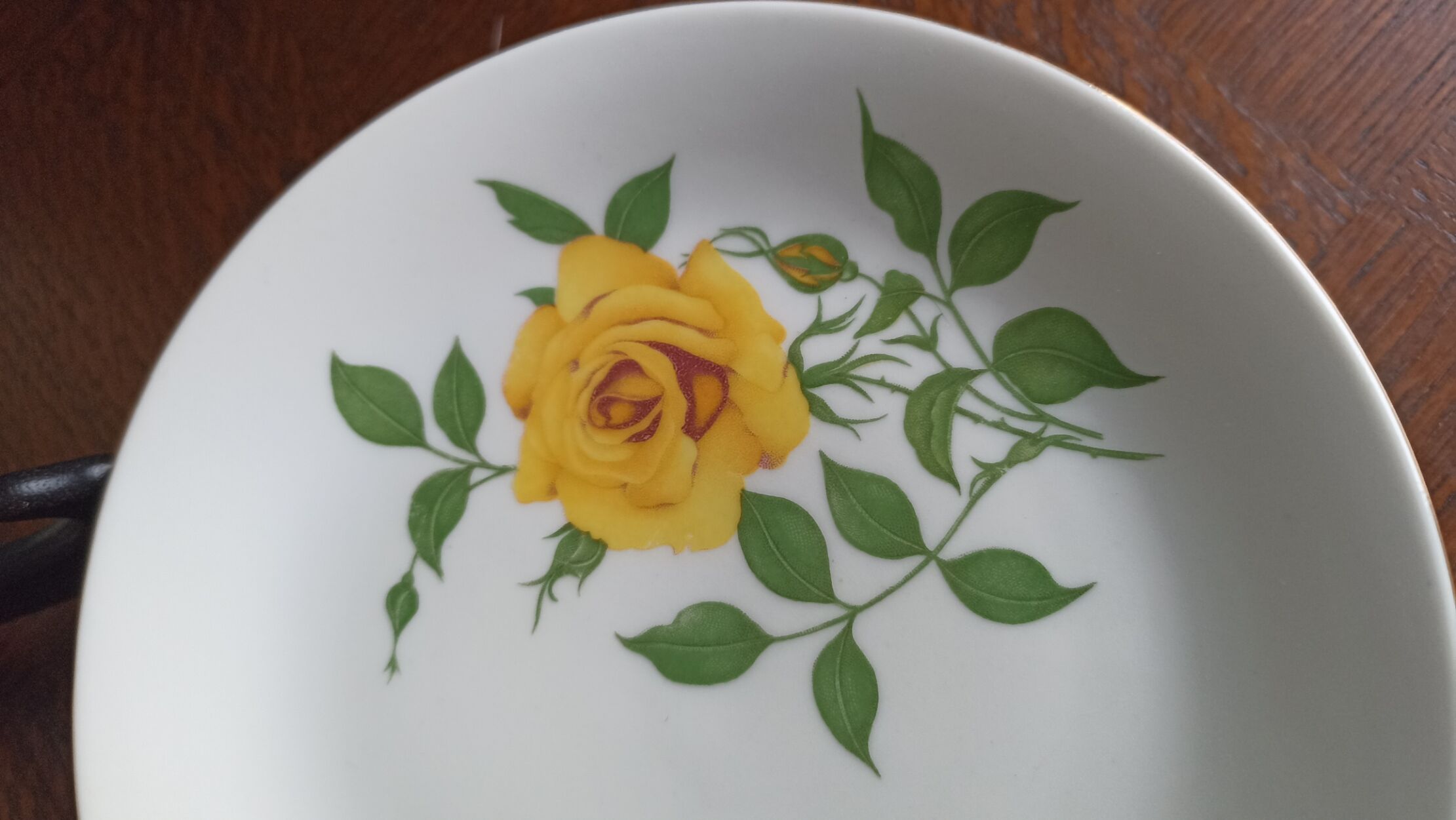 7 EPIAG Dallwitz dessert plates decorated with yellow roses