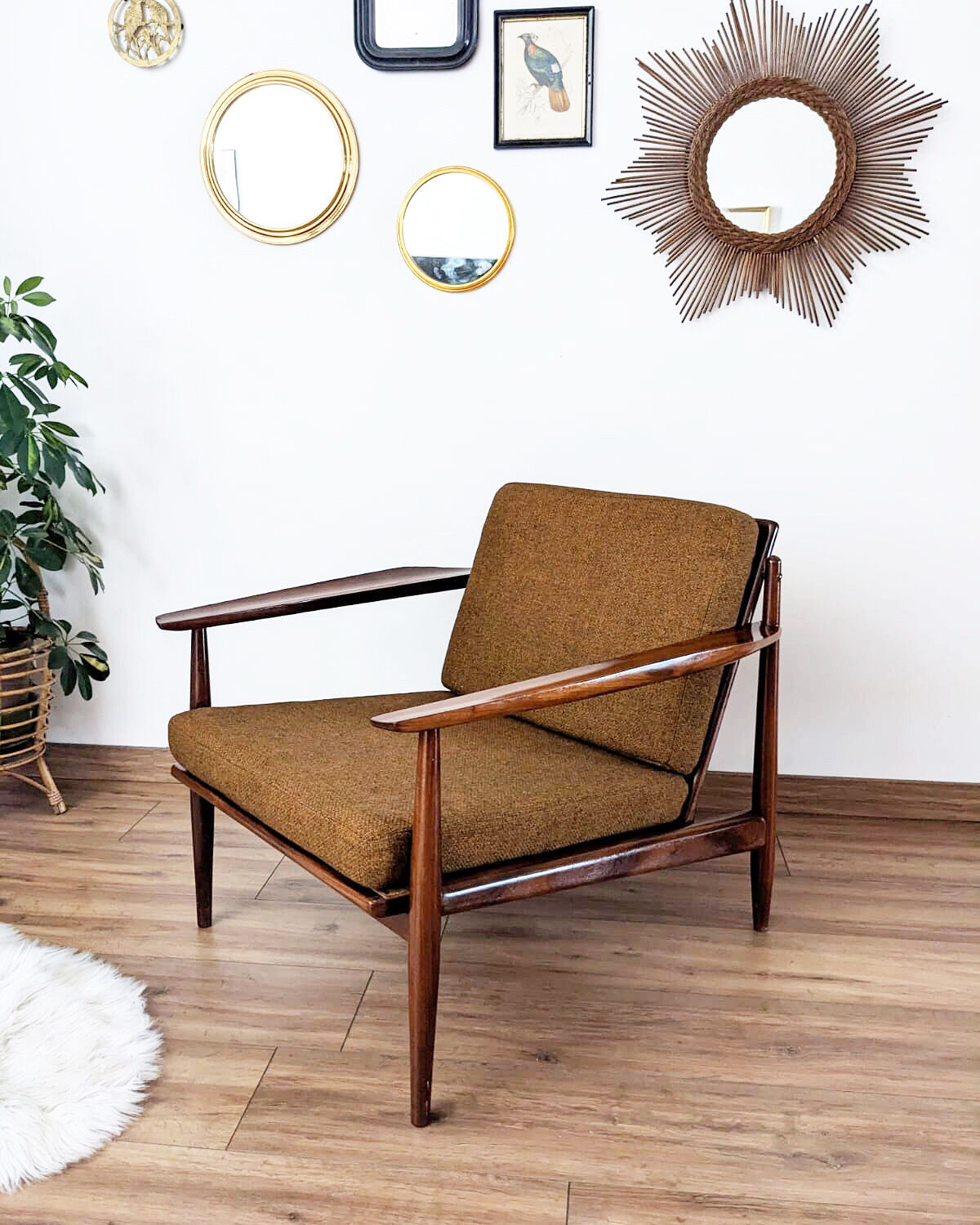 Scandinavian armchair Arne Vodder F135