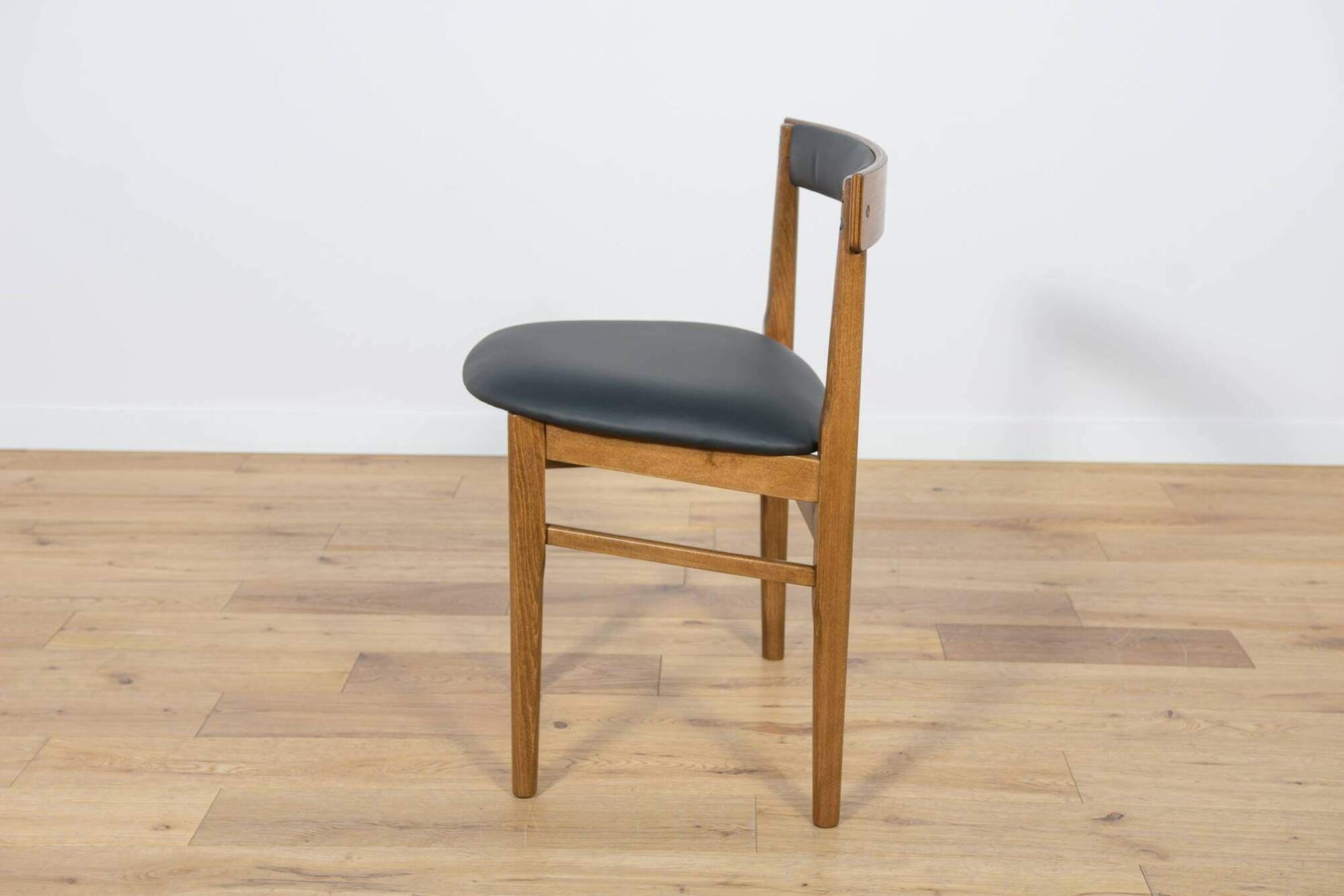 Mid-Century Round Extendable Dining Table and Chairs from McIntosh, 1960s, Set of 5