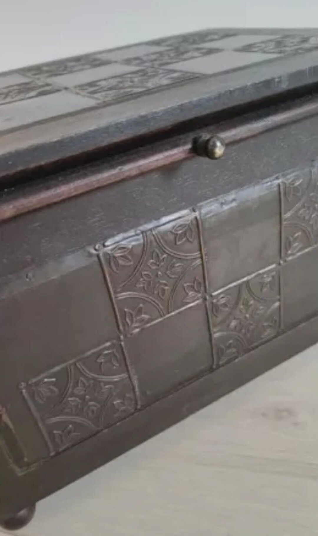 Boite en bois et métal