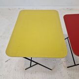 Ensemble de deux tables d'appoint en métal et bois, années 1960