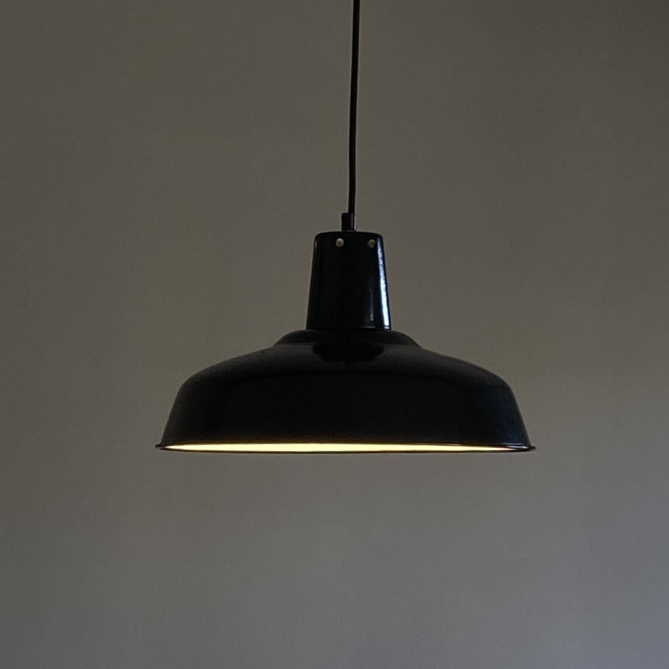 Old pendant lamp black enameled sheet metal industrial garage workshop vintage LAMP-7122