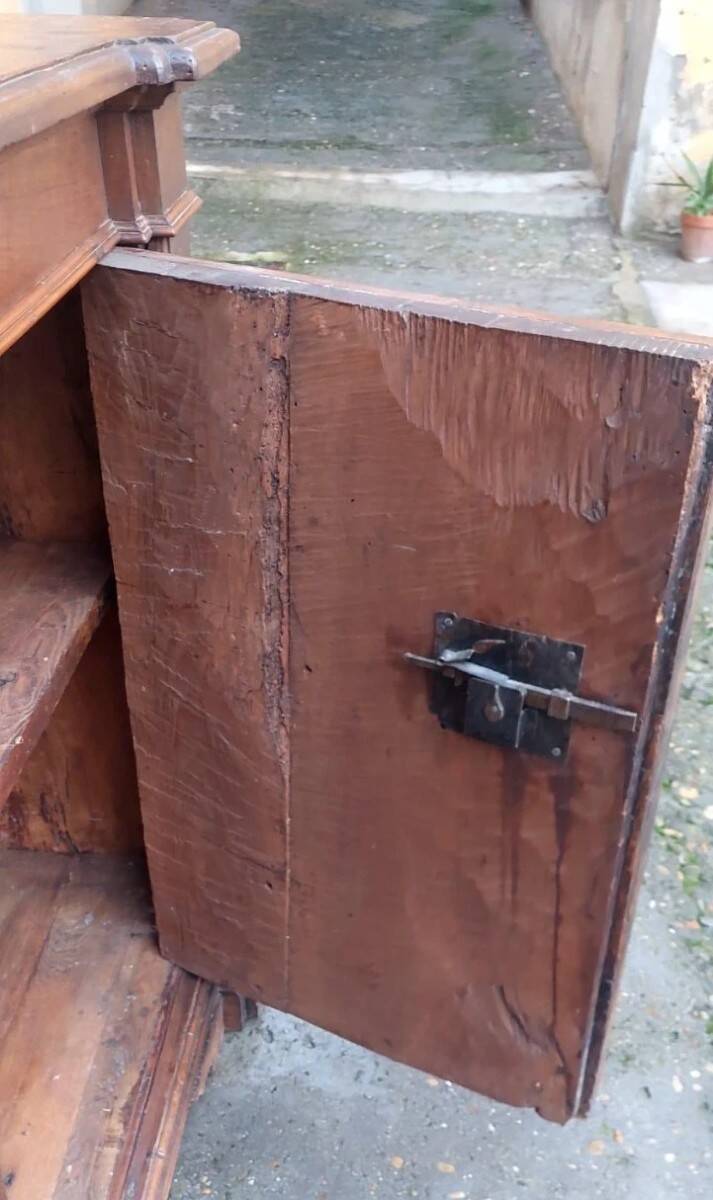 17th-century Tuscan walnut antique buffet