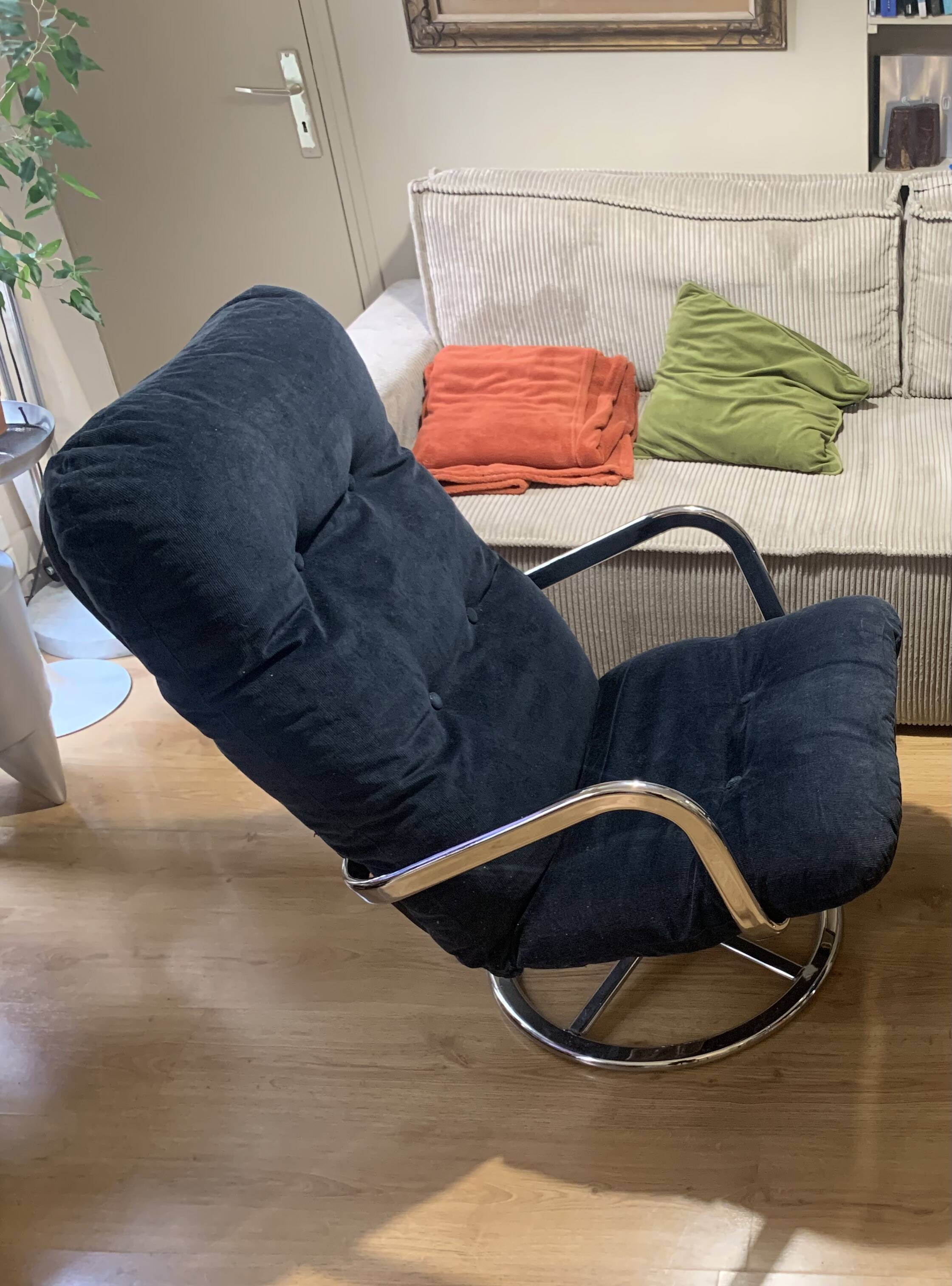 An armchair in very good condition from the 80s from Ikea smedsta model, it is in blue velvet