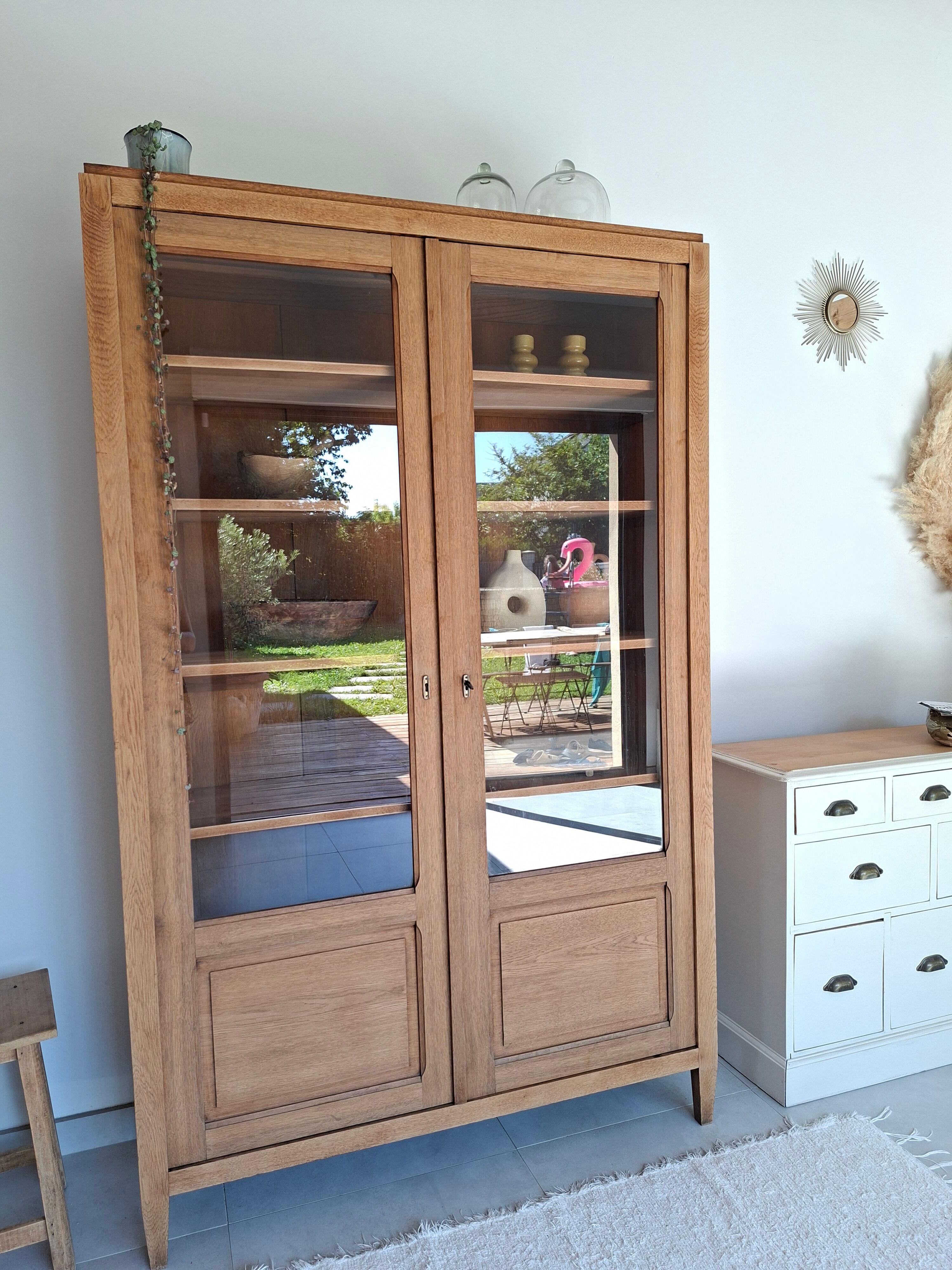 Parisian display cabinet in solid oak