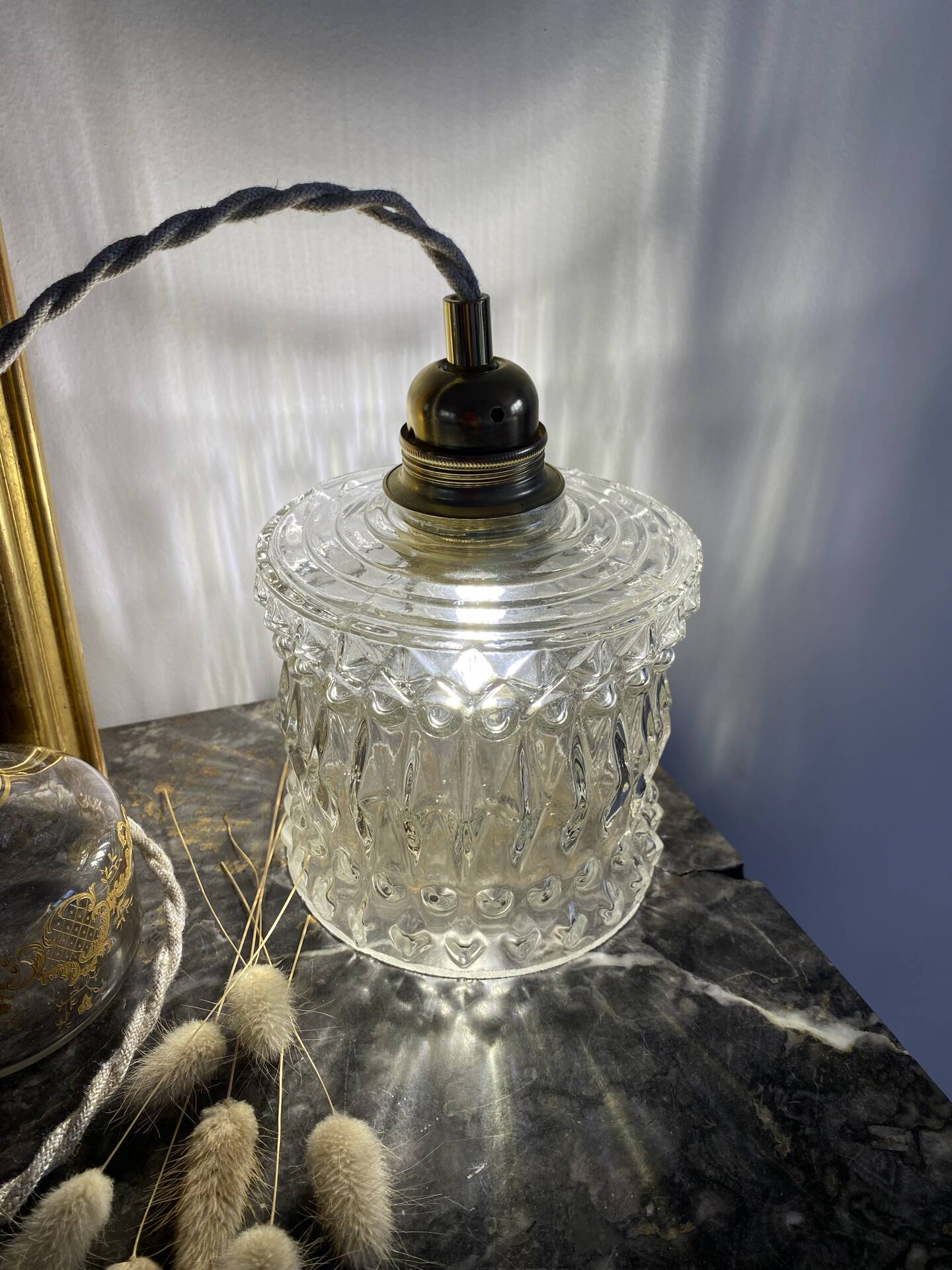 Suspension with vintage glass globe